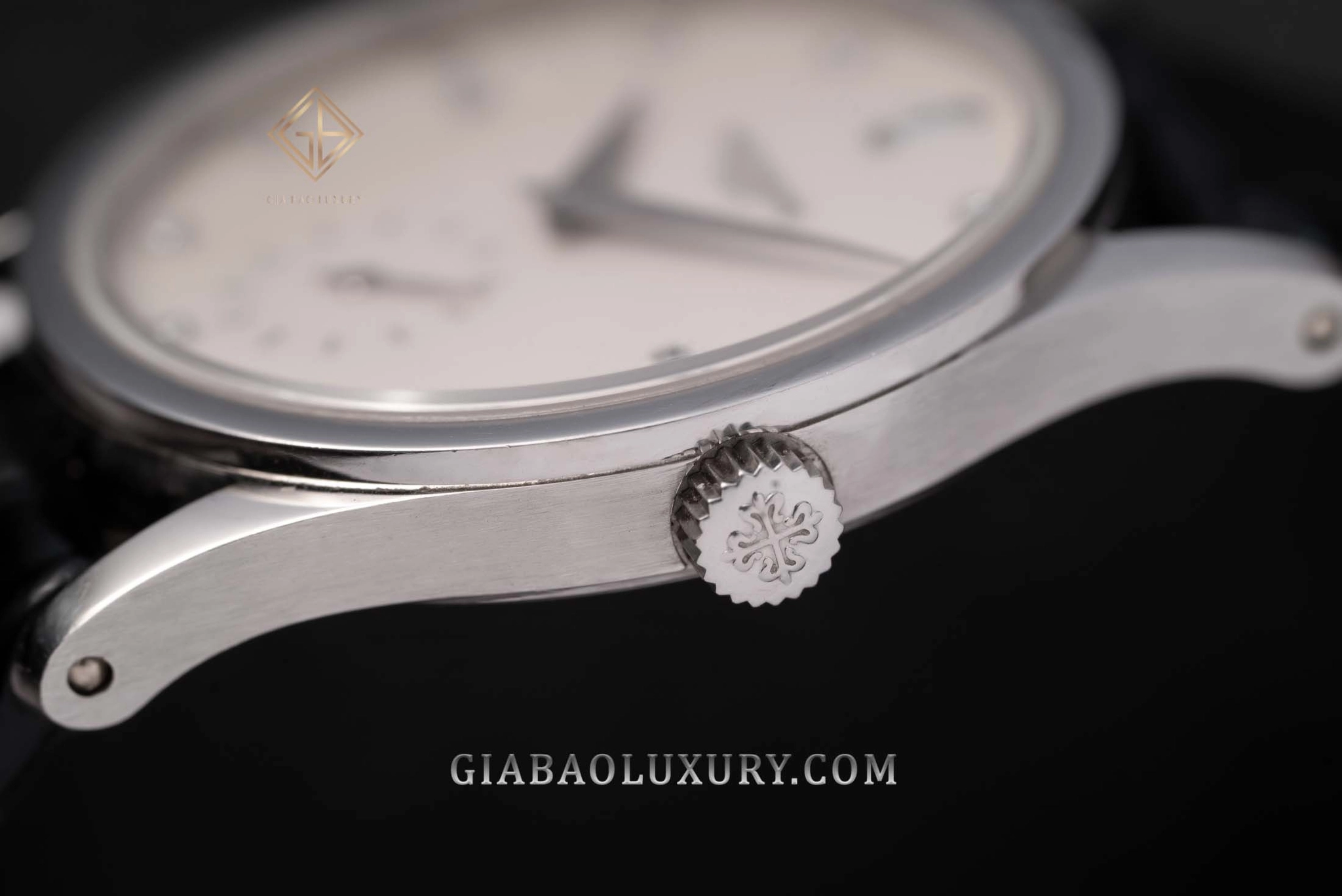 Patek Philippe Calatrava 3796P: núm chỉnh và cạnh vỏ platinum