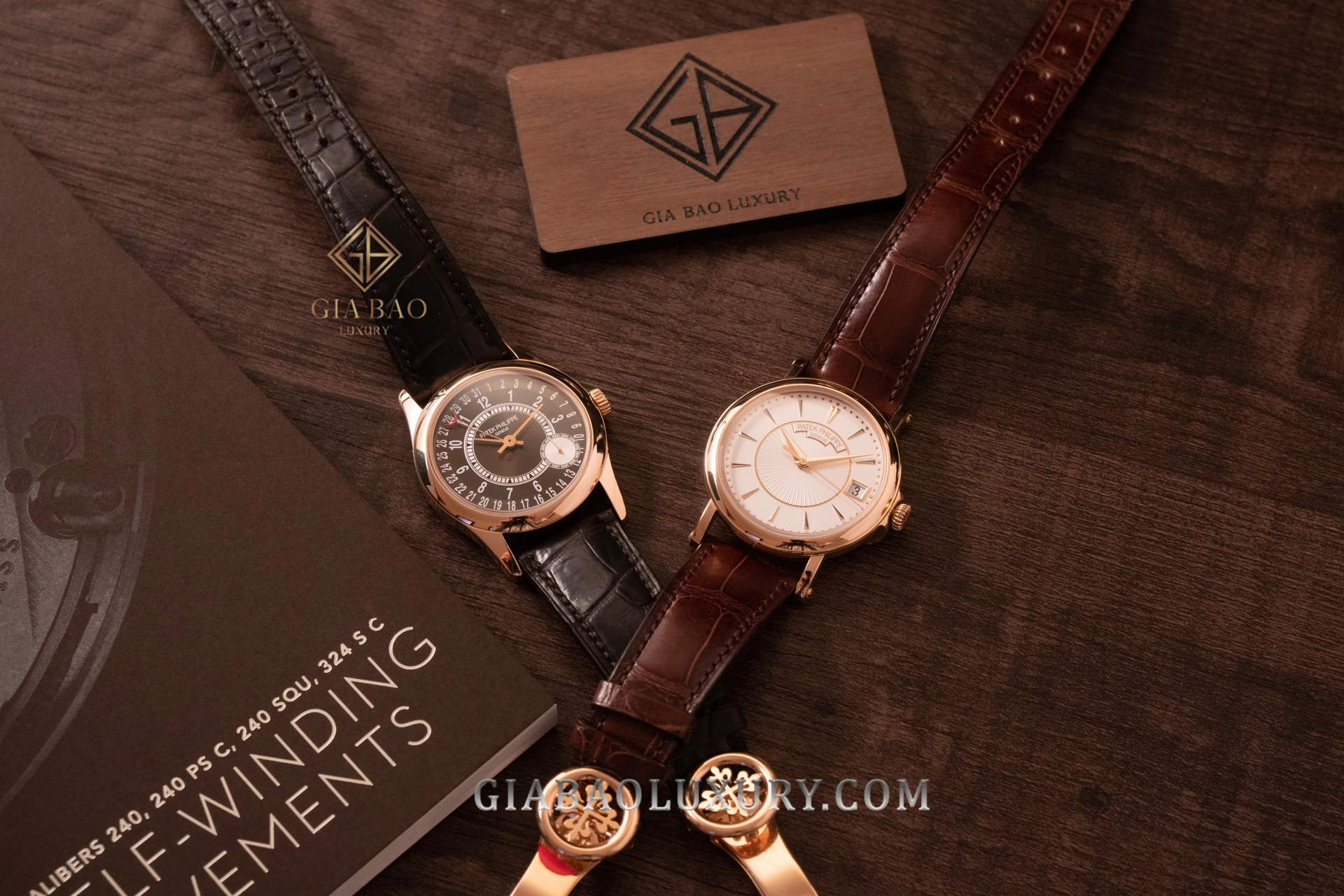 Patek Philippe Calatrava 5153 và 6000: Calatrava 5153R và 6000R đặt cạnh nhau