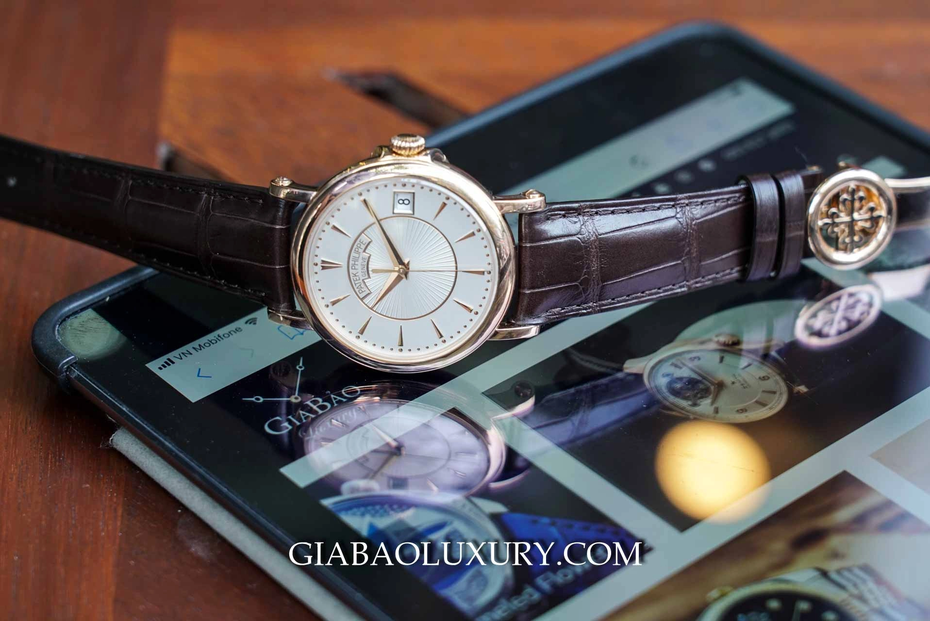 Patek Philippe Calatrava 5153R-001: vỏ Officer và calibre 324 S C — ảnh chi tiết 03