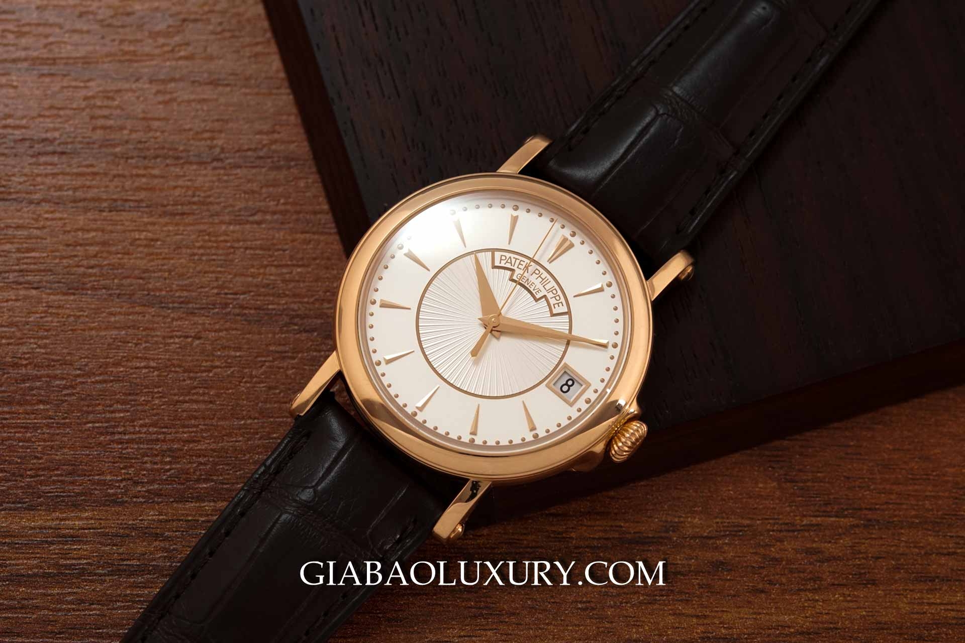 Patek Philippe Calatrava 5153R-001: vỏ Officer và calibre 324 S C — ảnh chi tiết 08