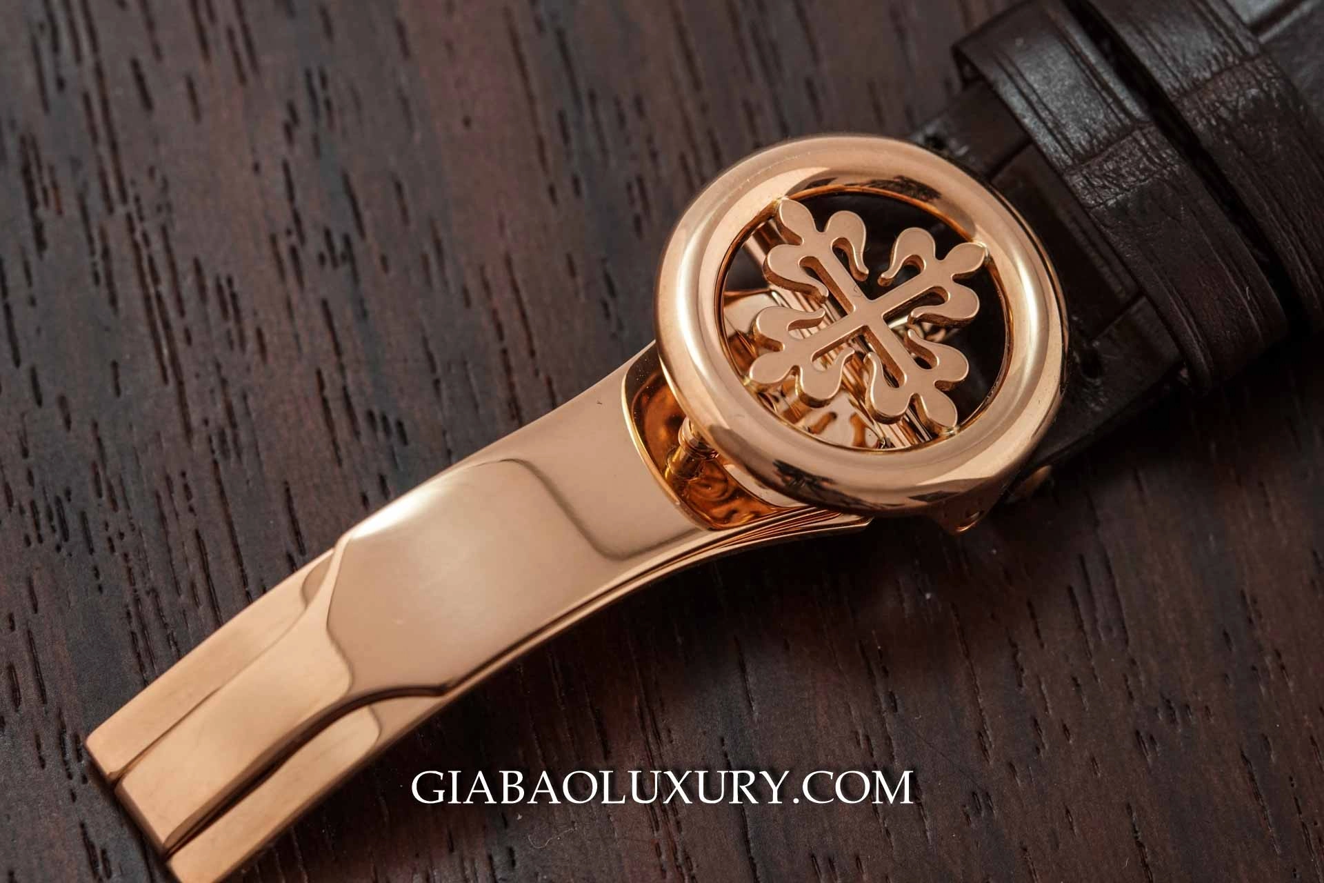 Patek Philippe Calatrava 5153R-001: vỏ Officer và calibre 324 S C — ảnh chi tiết 09
