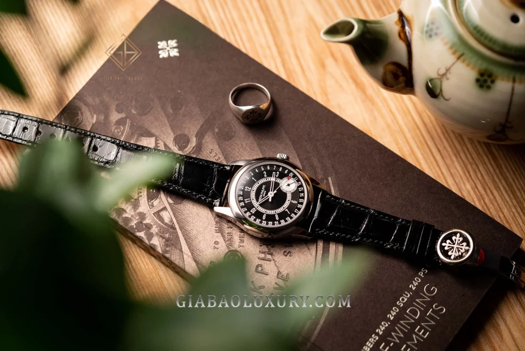 Patek Philippe Calatrava 6006G-001: Patek Philippe Calatrava 6006G-001 nhìn chính diện