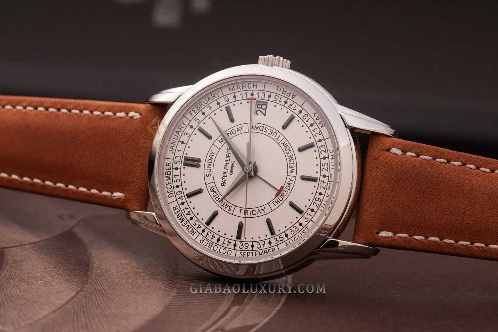 Patek Philippe Calatrava Weekly Calendar 5212A: mặt số Weekly Calendar và các kim chỉ báo