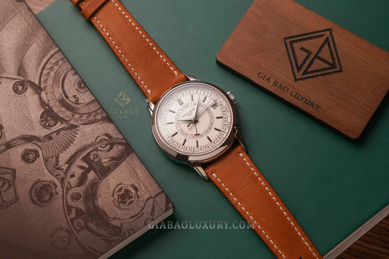 Patek Philippe Calatrava Weekly Calendar 5212A: vỏ thép 40 mm và càng nối dây