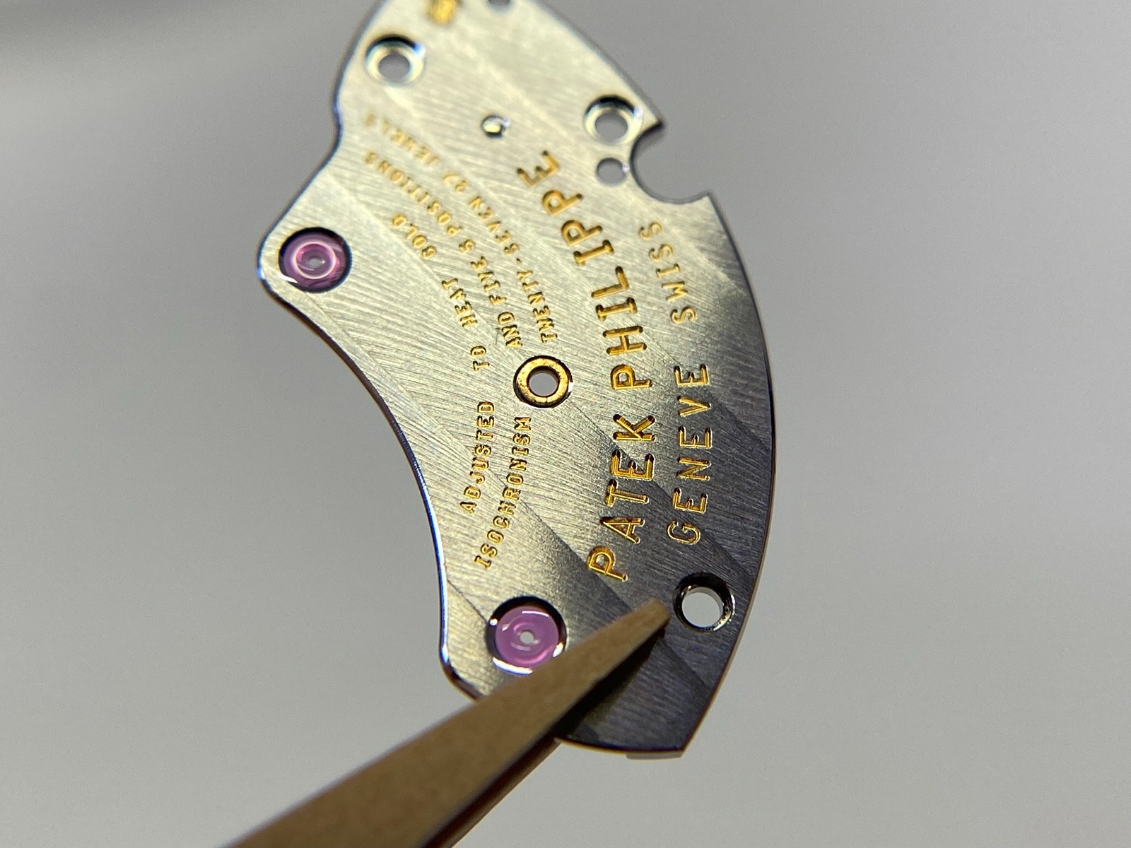 Cầu hộp cót của Patek Philippe Calibre 240