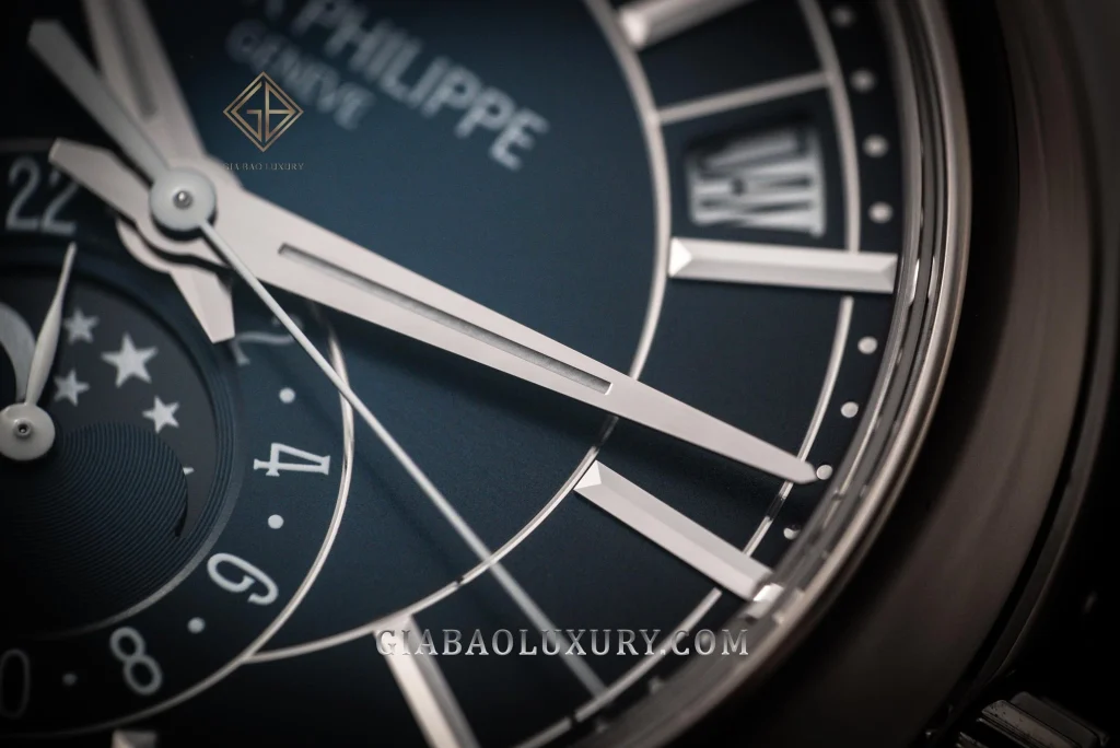 Patek Philippe 5205G: lịch thường niên hiện đại: chi tiết lịch trăng, thang 24 giờ và lịch ngày của 5205G