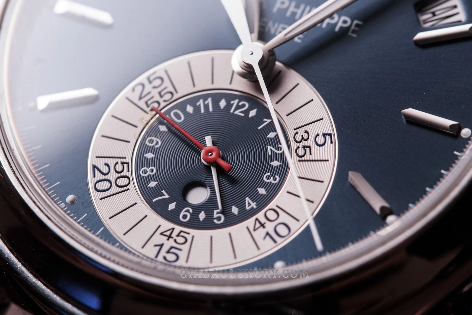 Patek Philippe: giải mã ký hiệu và dấu nhận diện: Một góc ảnh khác để minh họa việc không xác thực chỉ qua mặt trước