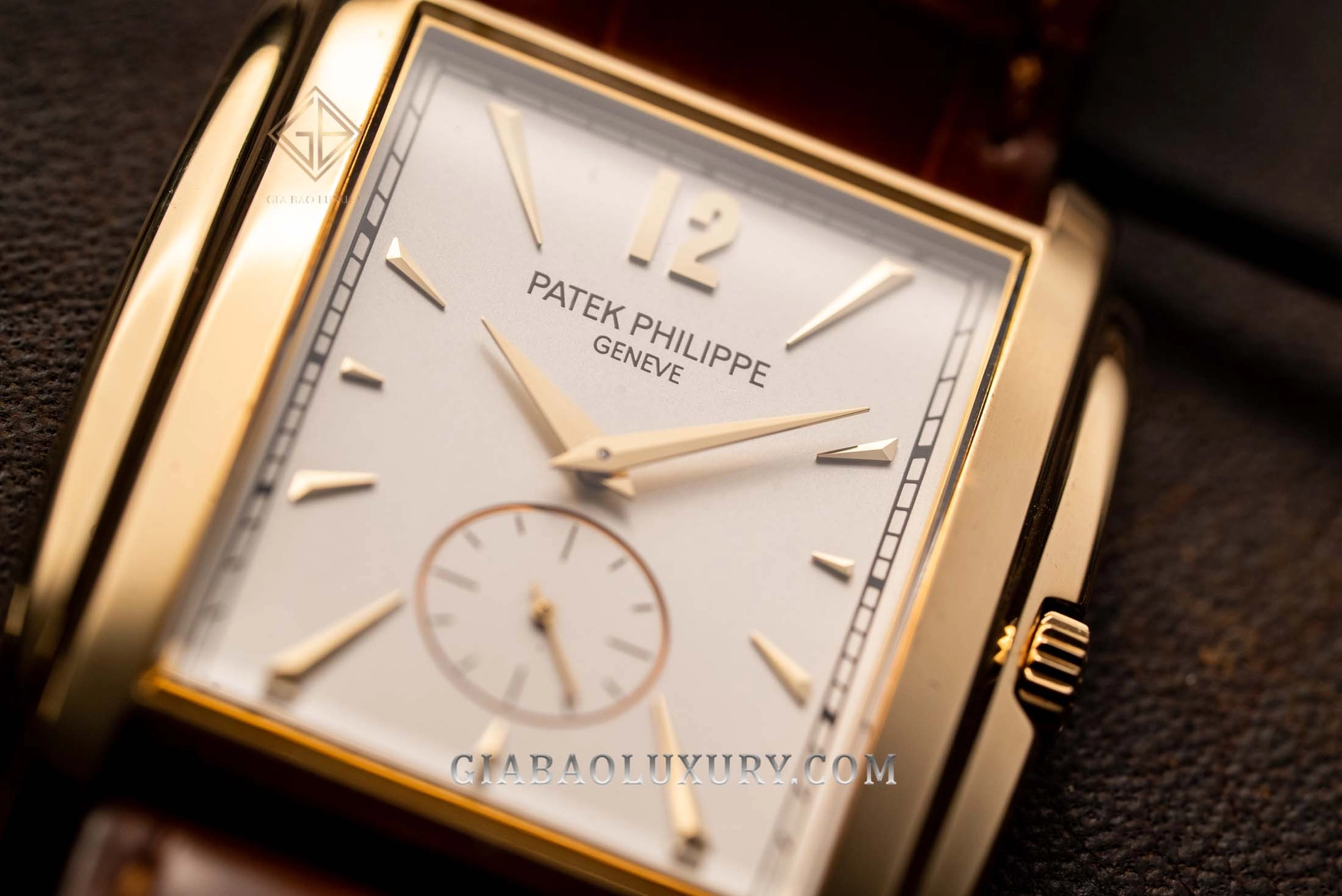 Patek Philippe Gondolo 5124J-001: mặt số Gondolo với kim giây nhỏ tại 6 giờ