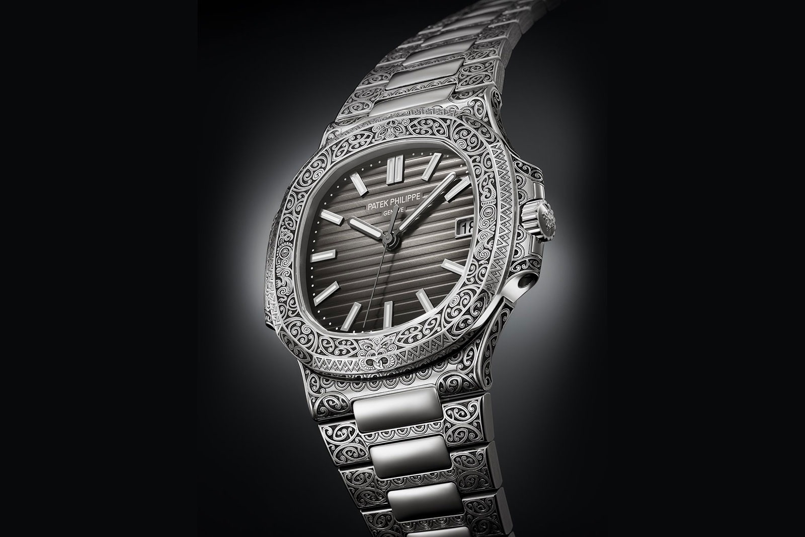 Hoa văn chạm khắc trên Nautilus 5711/1500A