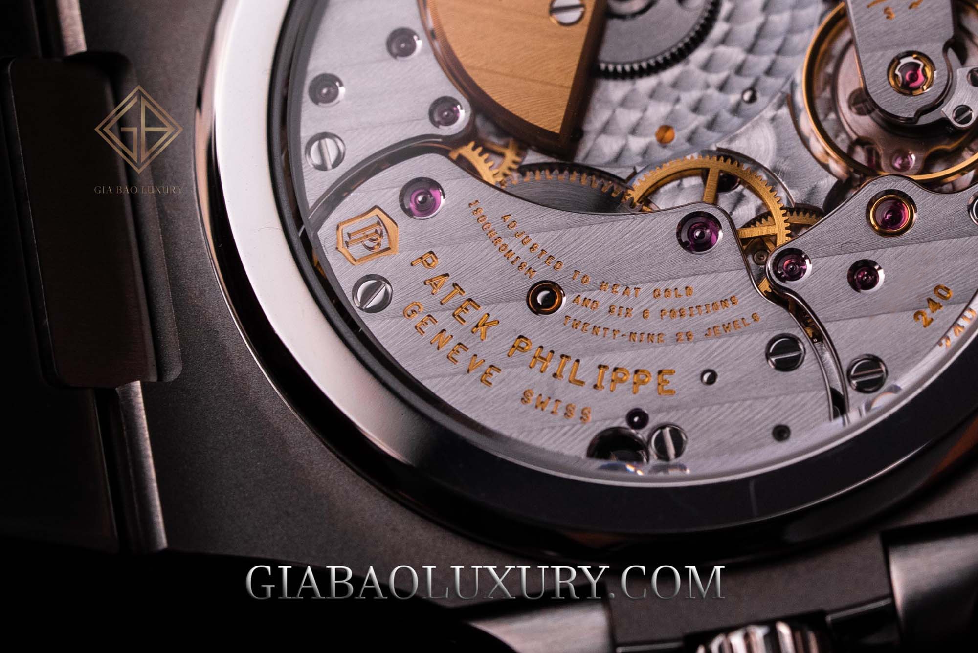 Patek Philippe Nautilus 5712/1A và calibre 240: cầu máy và micro-rotor vàng 22K của calibre 240