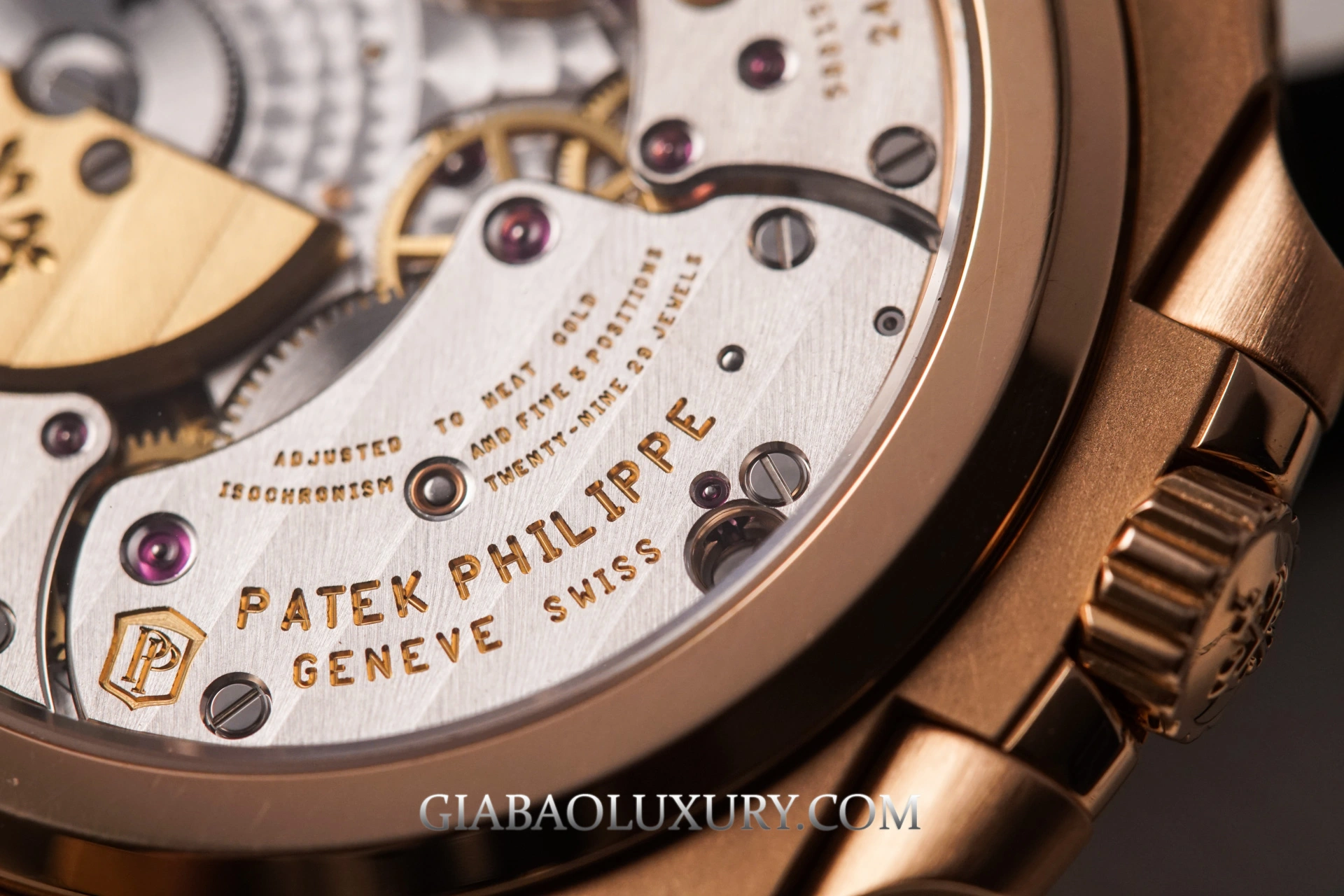 Patek Philippe Nautilus 5712R-001: mặt số bất đối xứng, calibre 240 — ảnh chi tiết 18