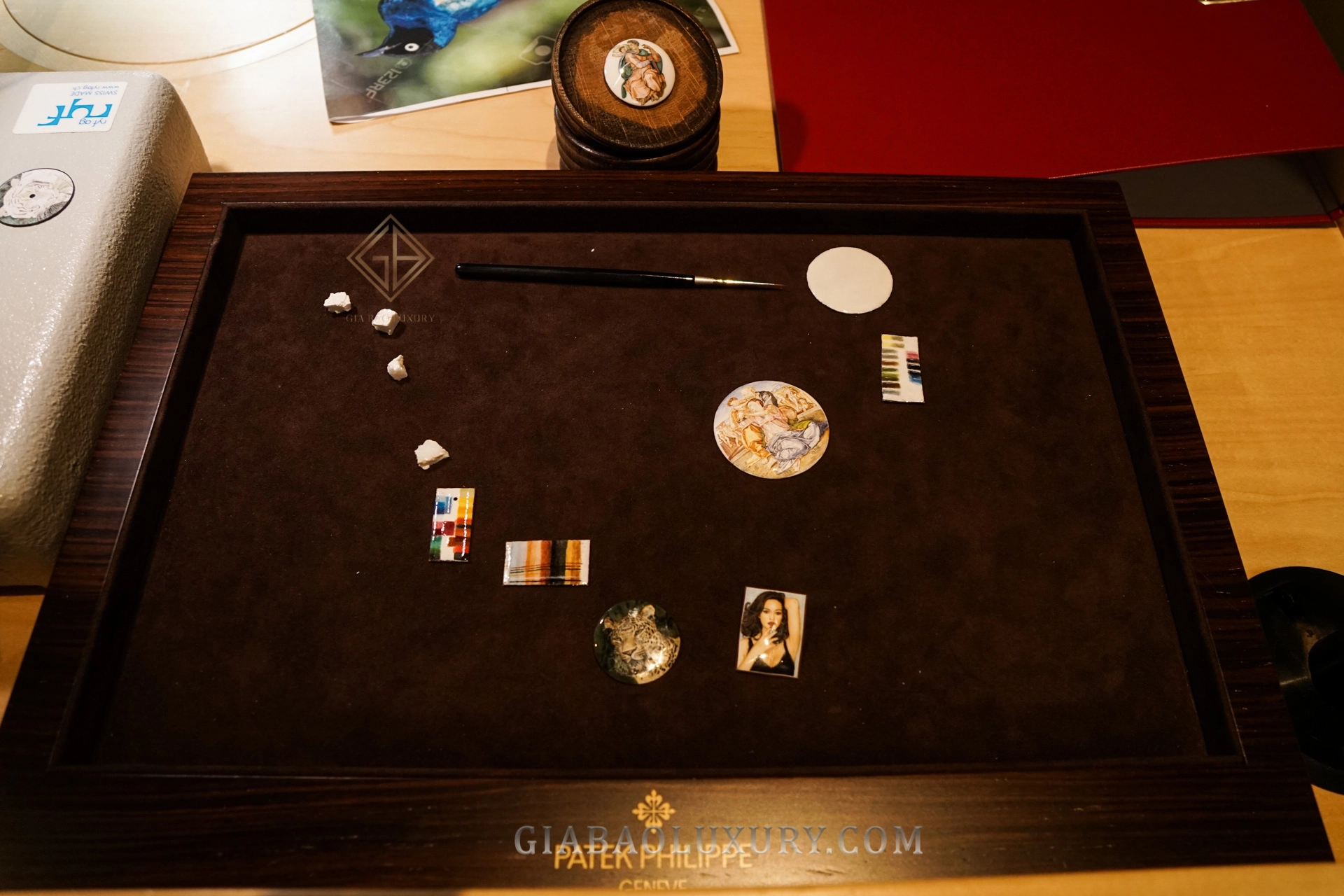 Rare Handcrafts tại Patek Philippe Singapore 2019: bàn thao tác của nghệ nhân thủ công hiếm