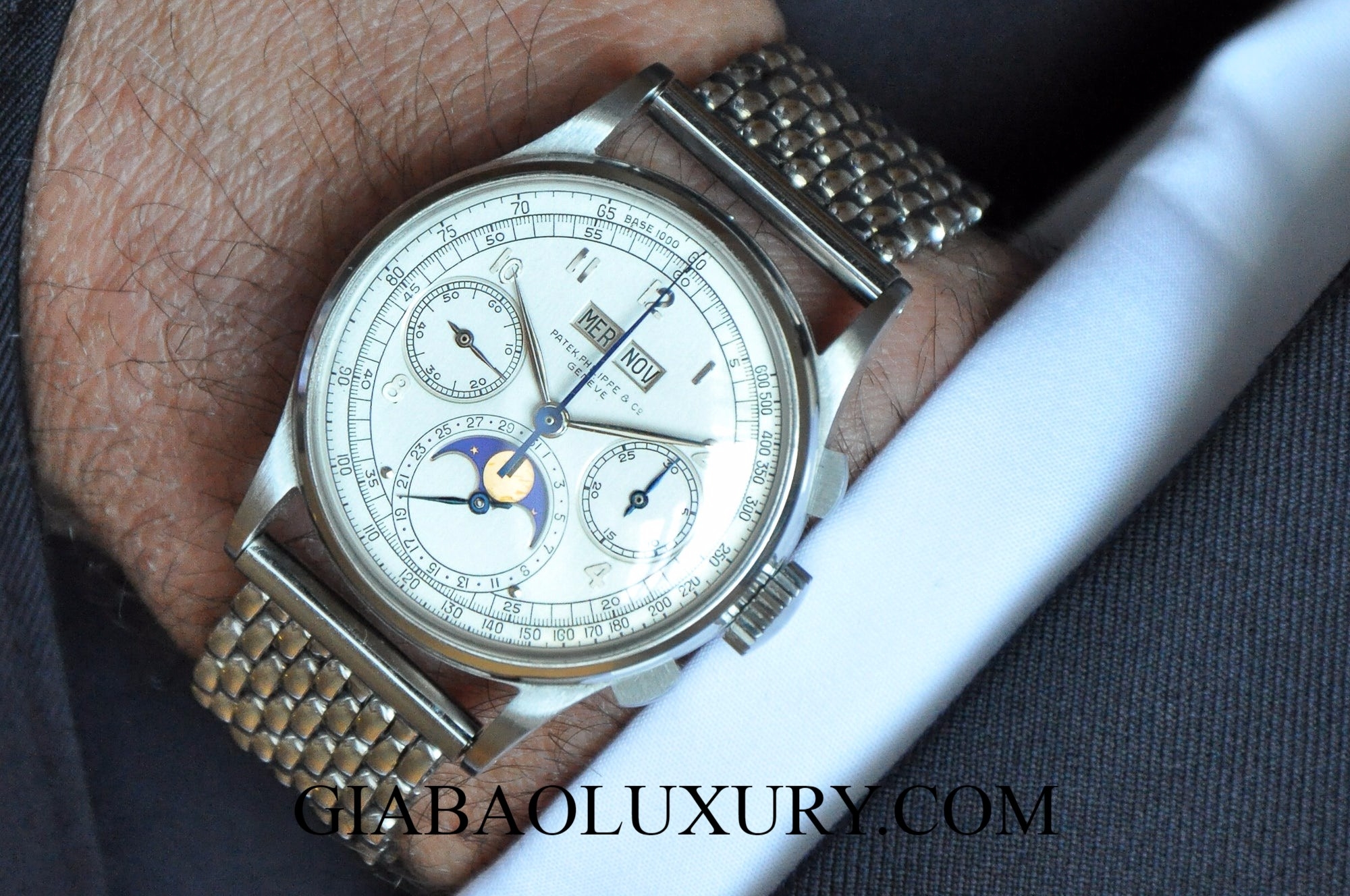 Patek Philippe Ref. 1518 bằng thép trong bài gốc