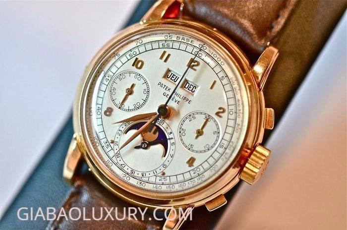Patek Philippe Ref. 2499 đời đầu với nút bấm vuông
