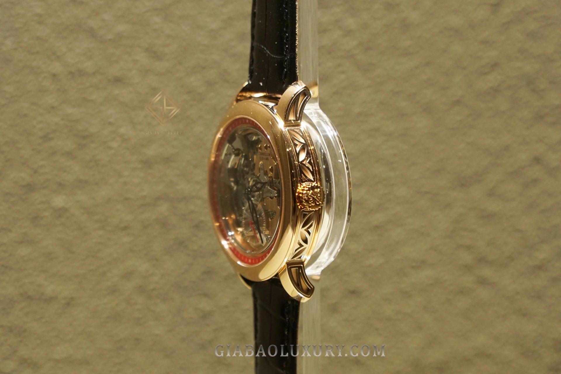 Sáu mẫu Patek Philippe Singapore 2019 và Ref. 5303R: cạnh vỏ cùng chi tiết chạm khắc của Ref. 5303R