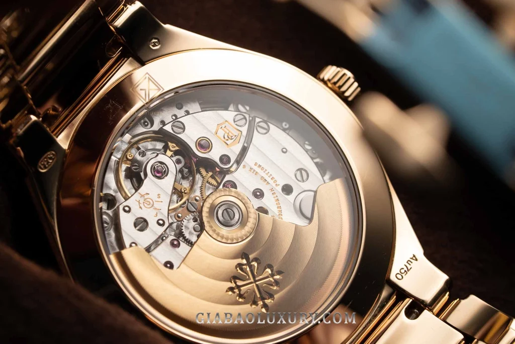 Patek Philippe Twenty~4 7300/1200R-001: Hai hàng kim cương chạy quanh bezel vàng hồng