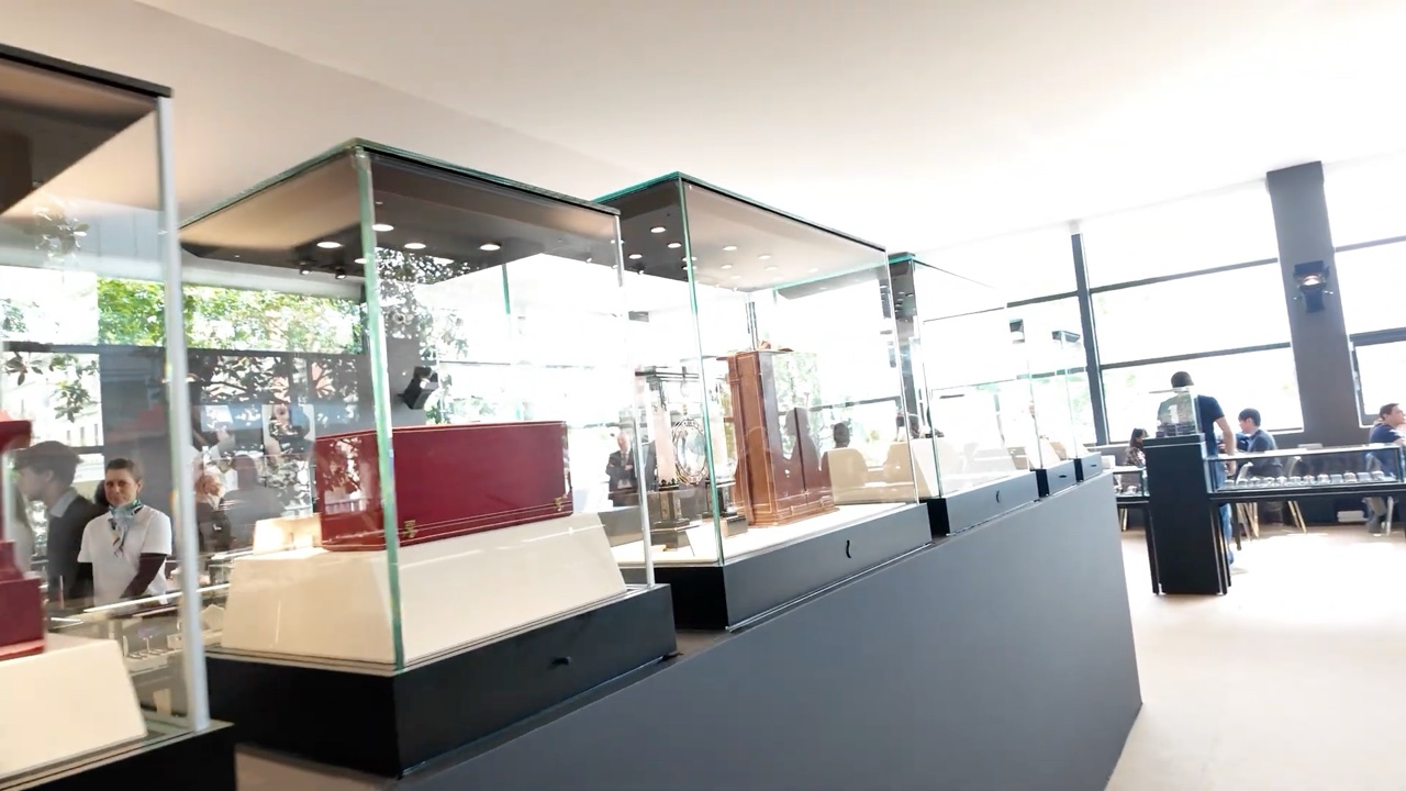 Tủ trưng bày tại Phillips Geneva Watch Auction XXI