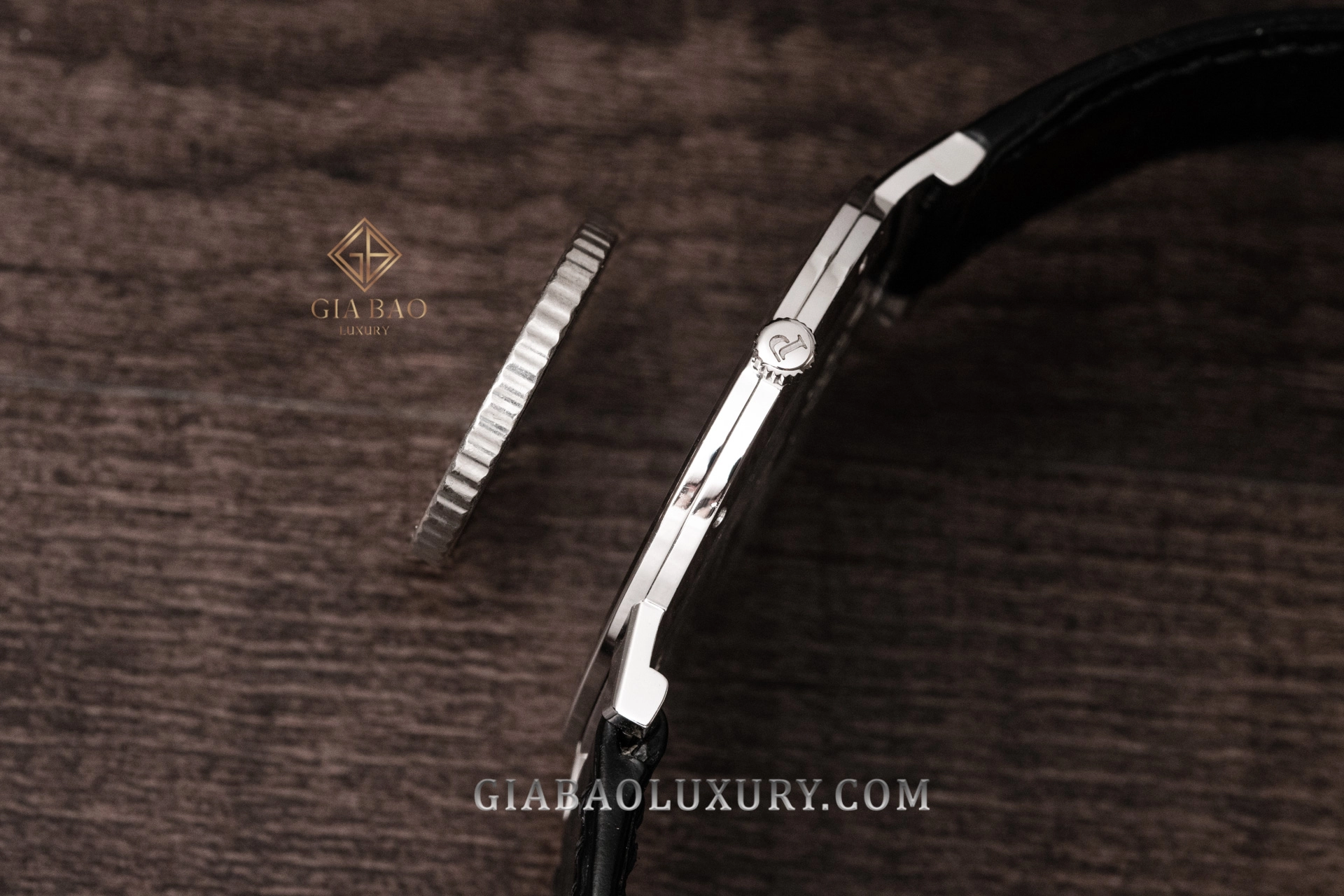 Piaget Altiplano 900P G0A39111: mỏng 3,65 mm: Các cầu và bánh răng bố trí quanh mặt số