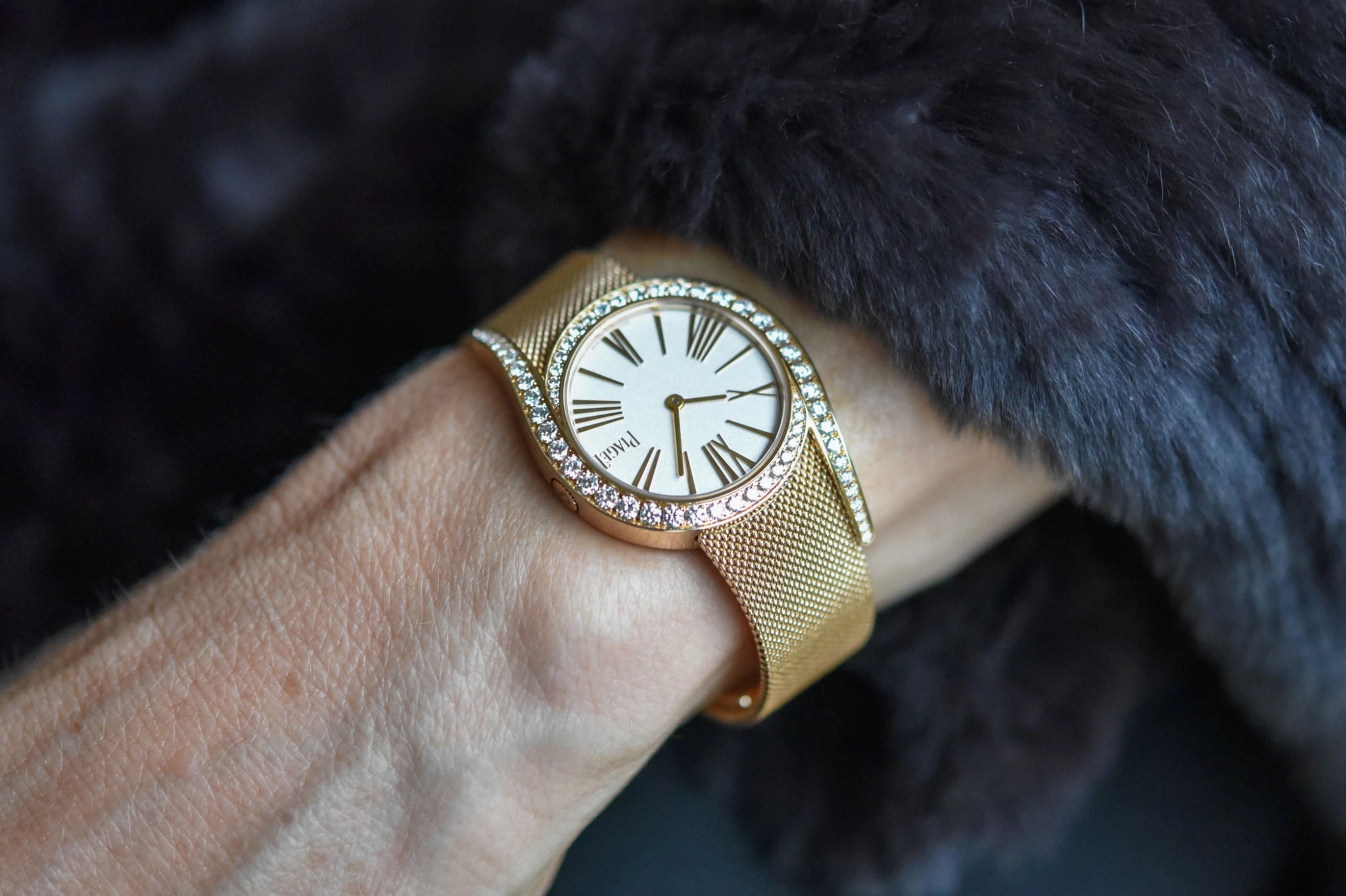 Piaget Limelight Gala Automatic 32 mm: Limelight Gala vàng hồng trên cổ tay