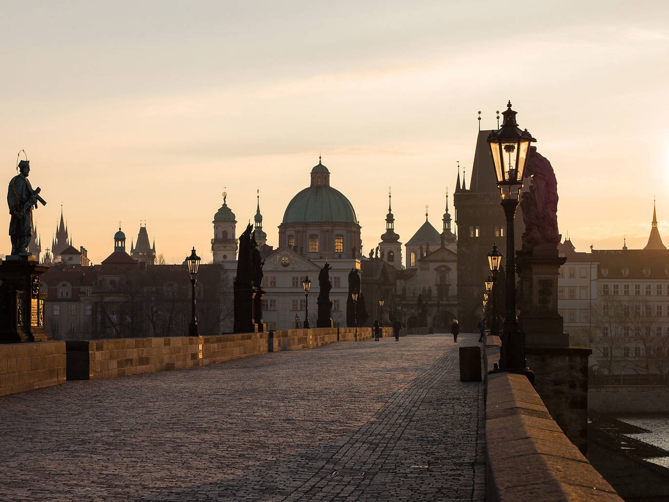 Toàn cảnh Tòa thị chính Old Town và đồng hồ Orloj Praha