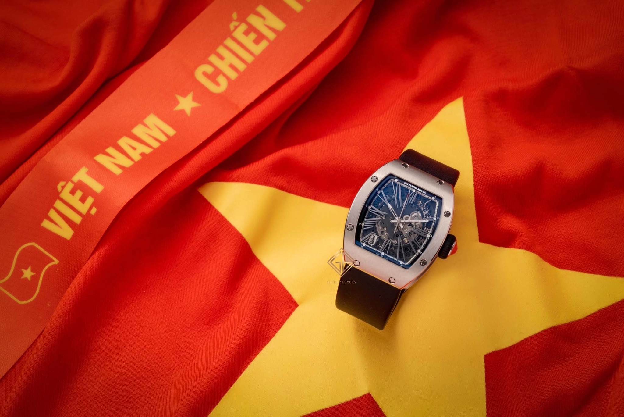 Richard Mille RM 023: tonneau và rotor biến thiên: Richard Mille RM 023 Automatic nhìn chính diện