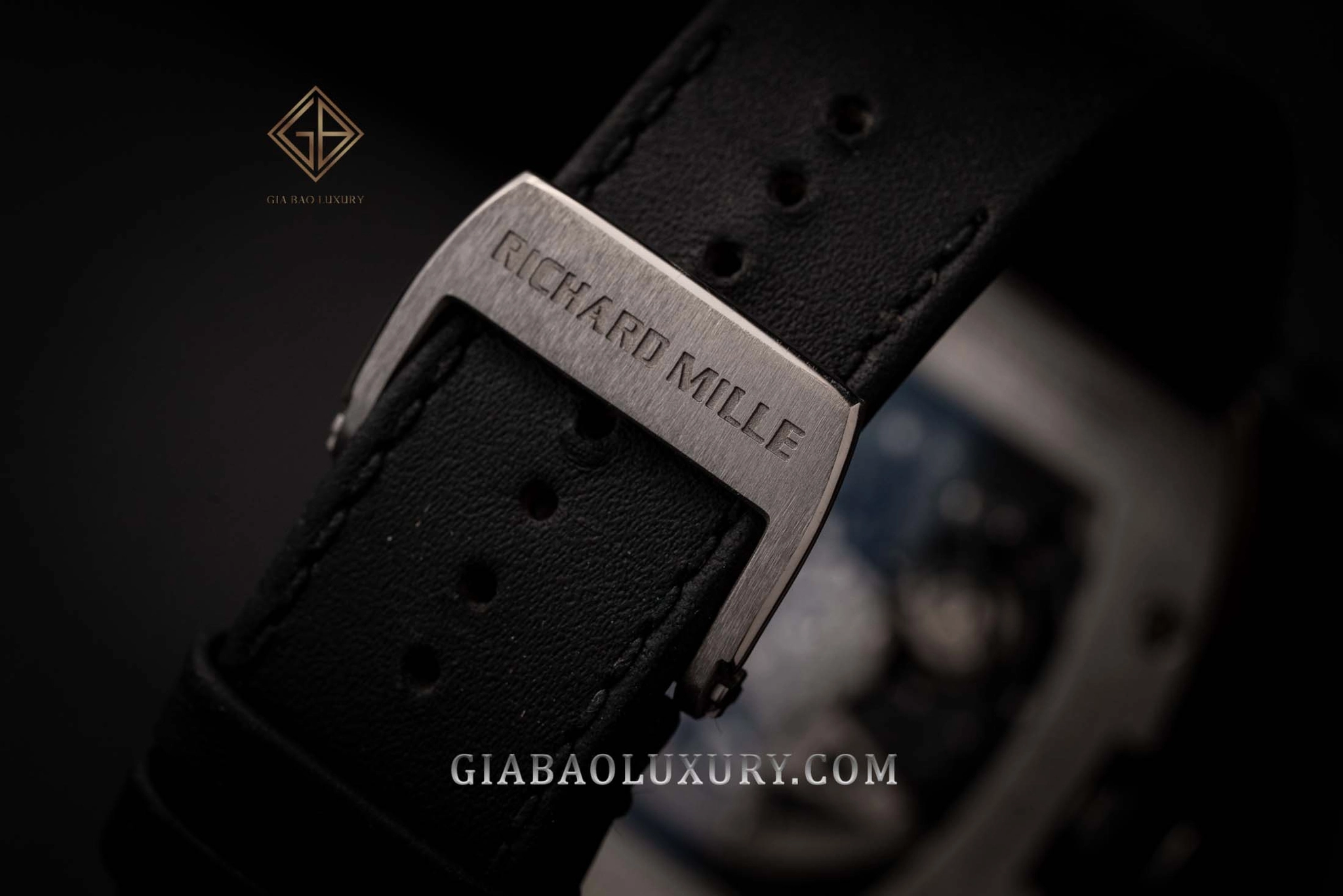 Richard Mille RM 023: tonneau và rotor biến thiên: mặt số lộ cơ cùng hiển thị ngày của RM 023