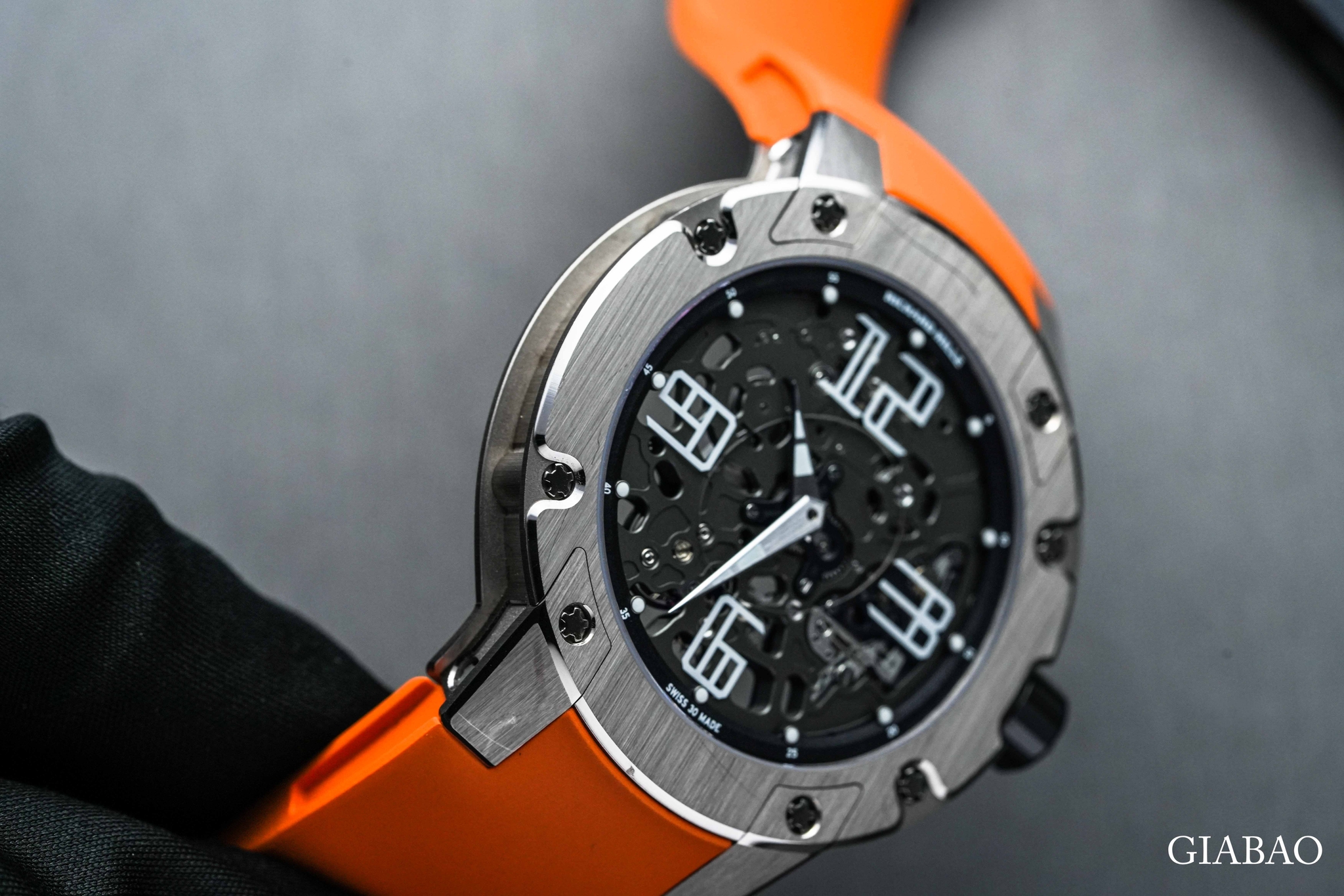 Richard Mille RM 033 vàng trắng: siêu mỏng 6,3 mm — ảnh chi tiết 4