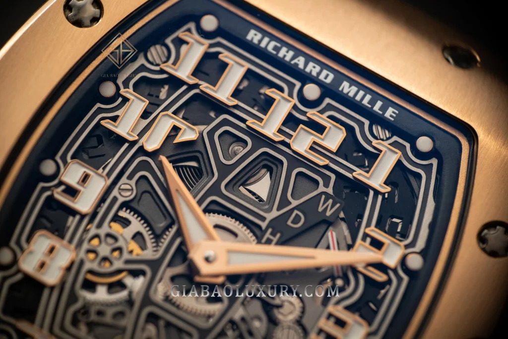 Richard Mille RM 67-01 và RM 005: mặt số lộ cơ và lịch ngày của RM 005