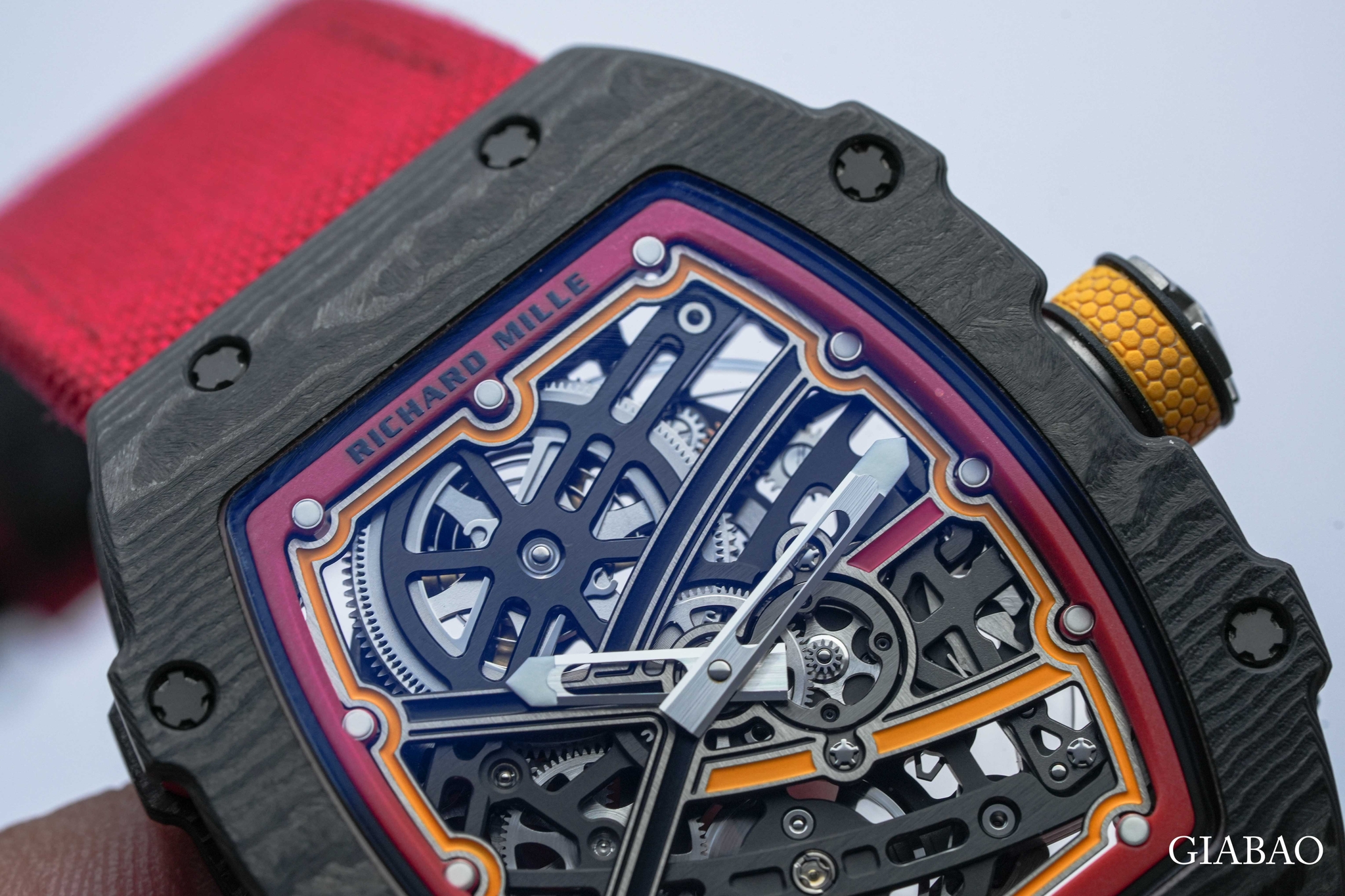 Mặt skeleton RM 67-02 Alexander Zverev với màu đỏ vàng đen