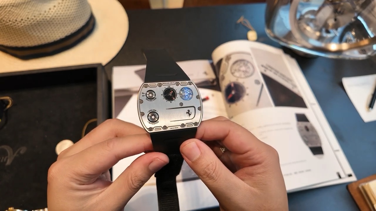 Richard Mille RM UP-01 Ferrari trên tay