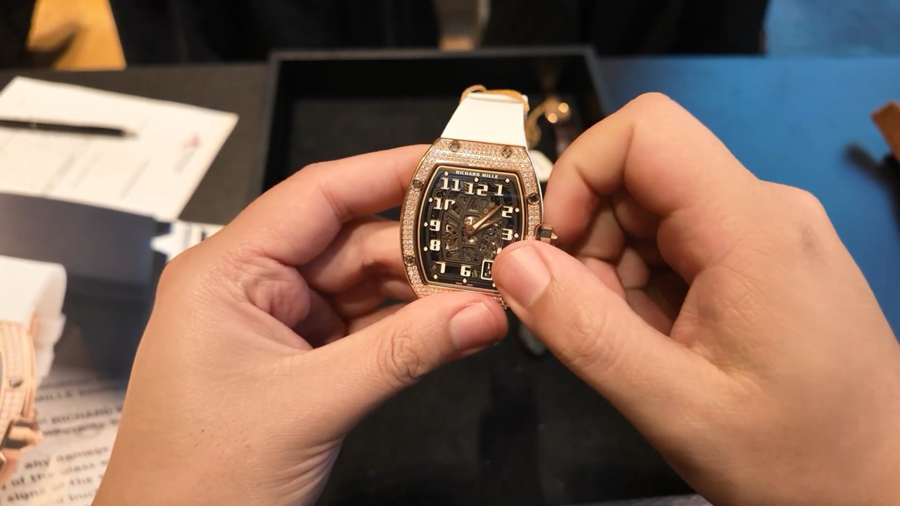 Chỉ báo W D H trên mặt số Richard Mille RM 67-01