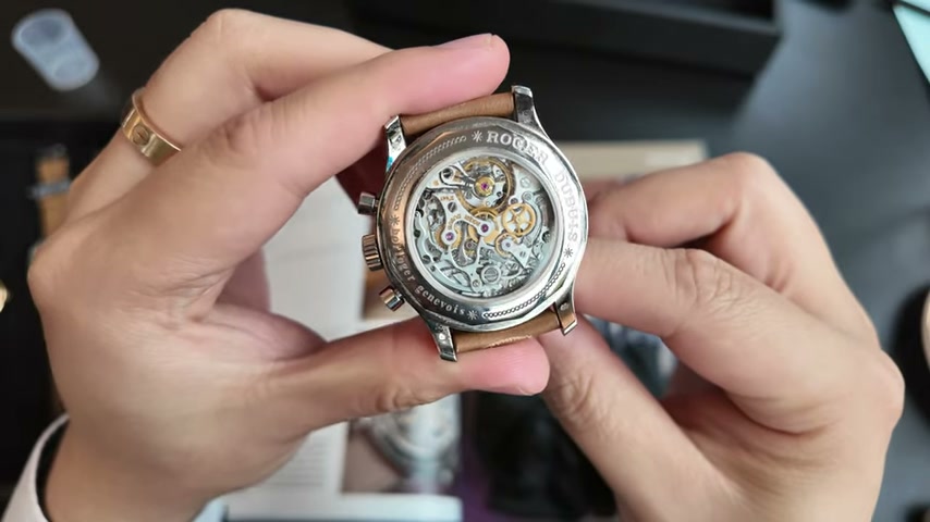 Roger Dubuis H40 trên cổ tay