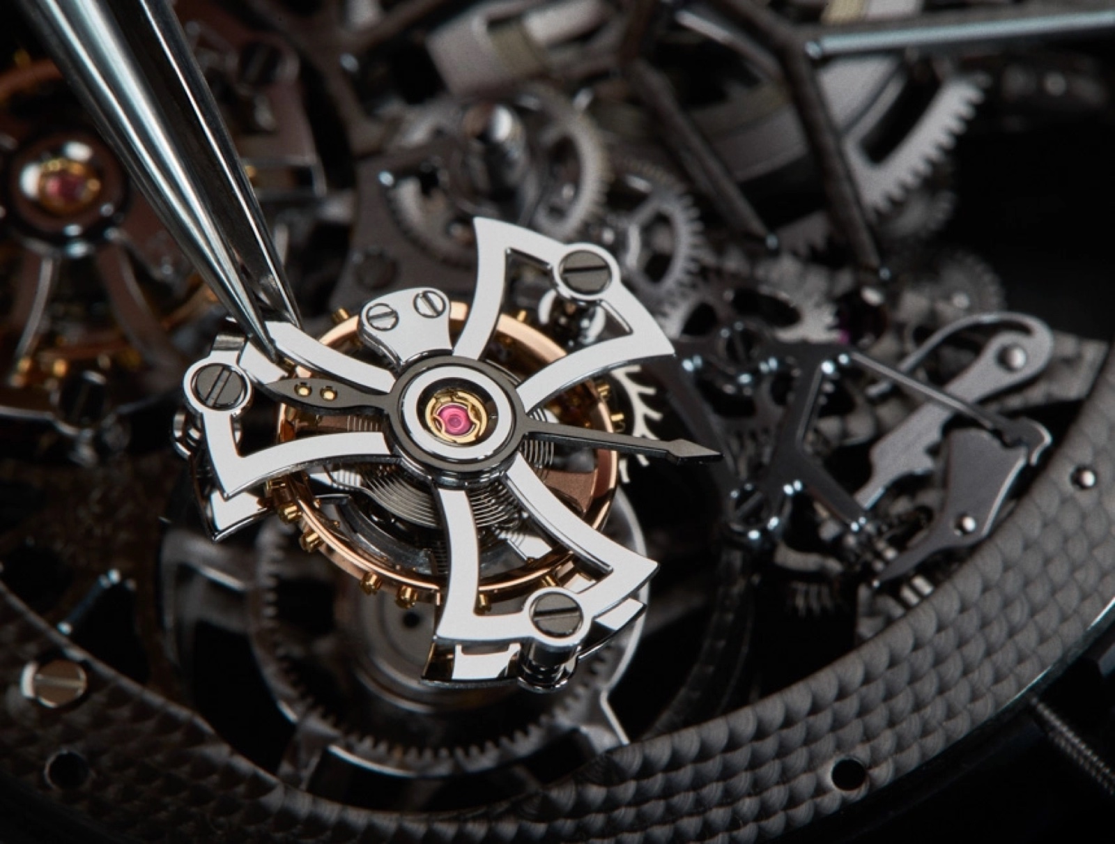 Roger Dubuis và Poinçon de Genève: cầu, chân kính và vít hoàn thiện theo tiêu chí Geneva Seal