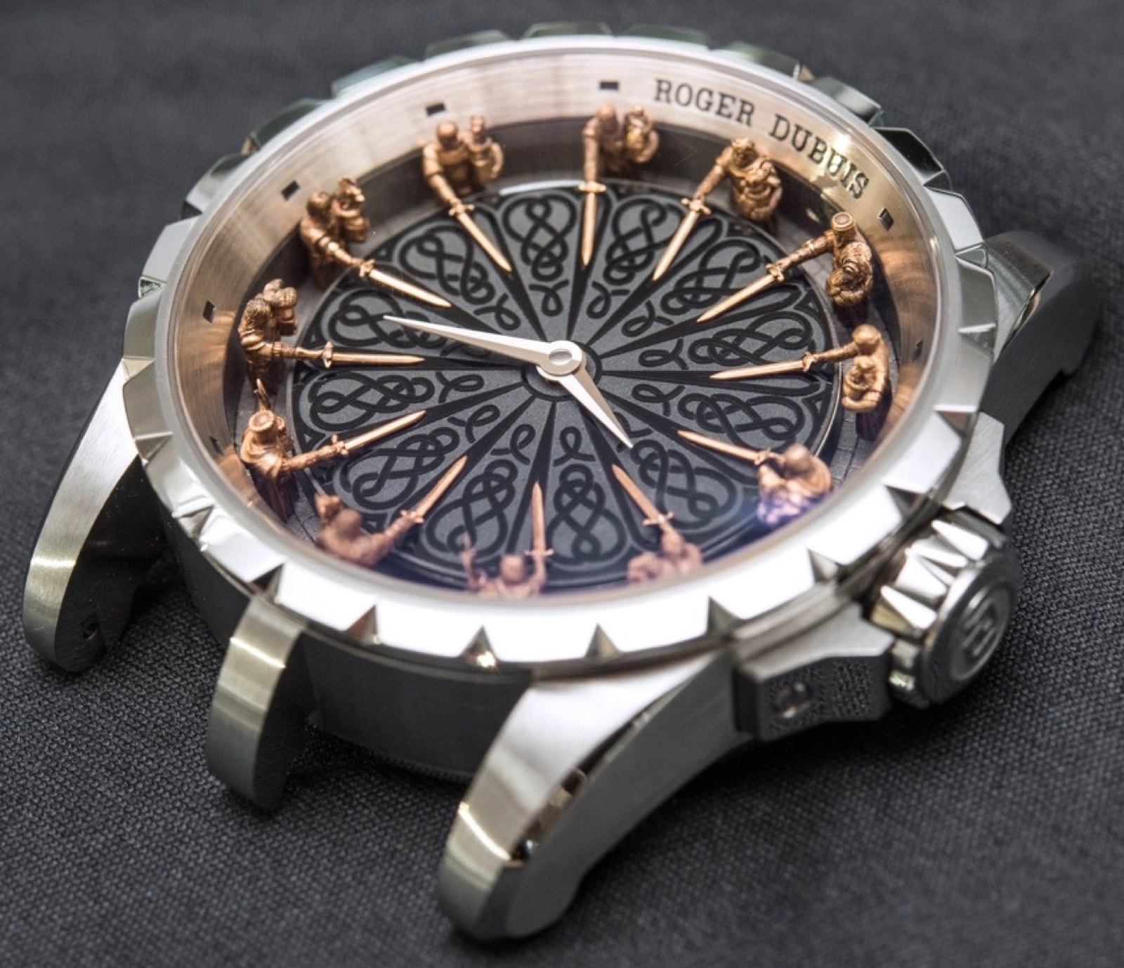 Roger Dubuis và Poinçon de Genève: cấu trúc calibre Roger Dubuis nhìn từ đáy