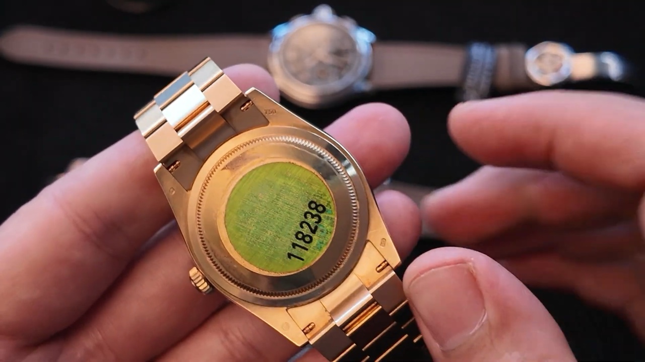 Mặt đáy Rolex Day-Date khắc số reference 118238
