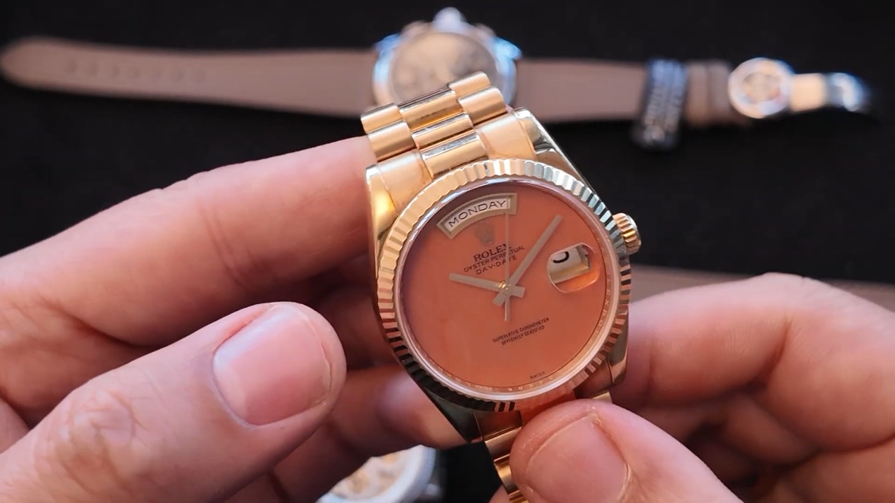Cận cảnh vân san hô tự nhiên trên mặt số Rolex Day-Date ref. 118238 Coral