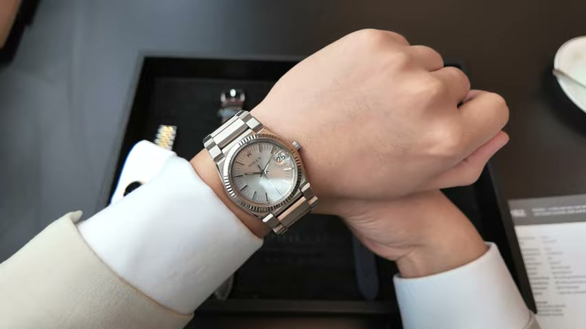 Rolex Beta 21 Ref. 5100 trên cổ tay