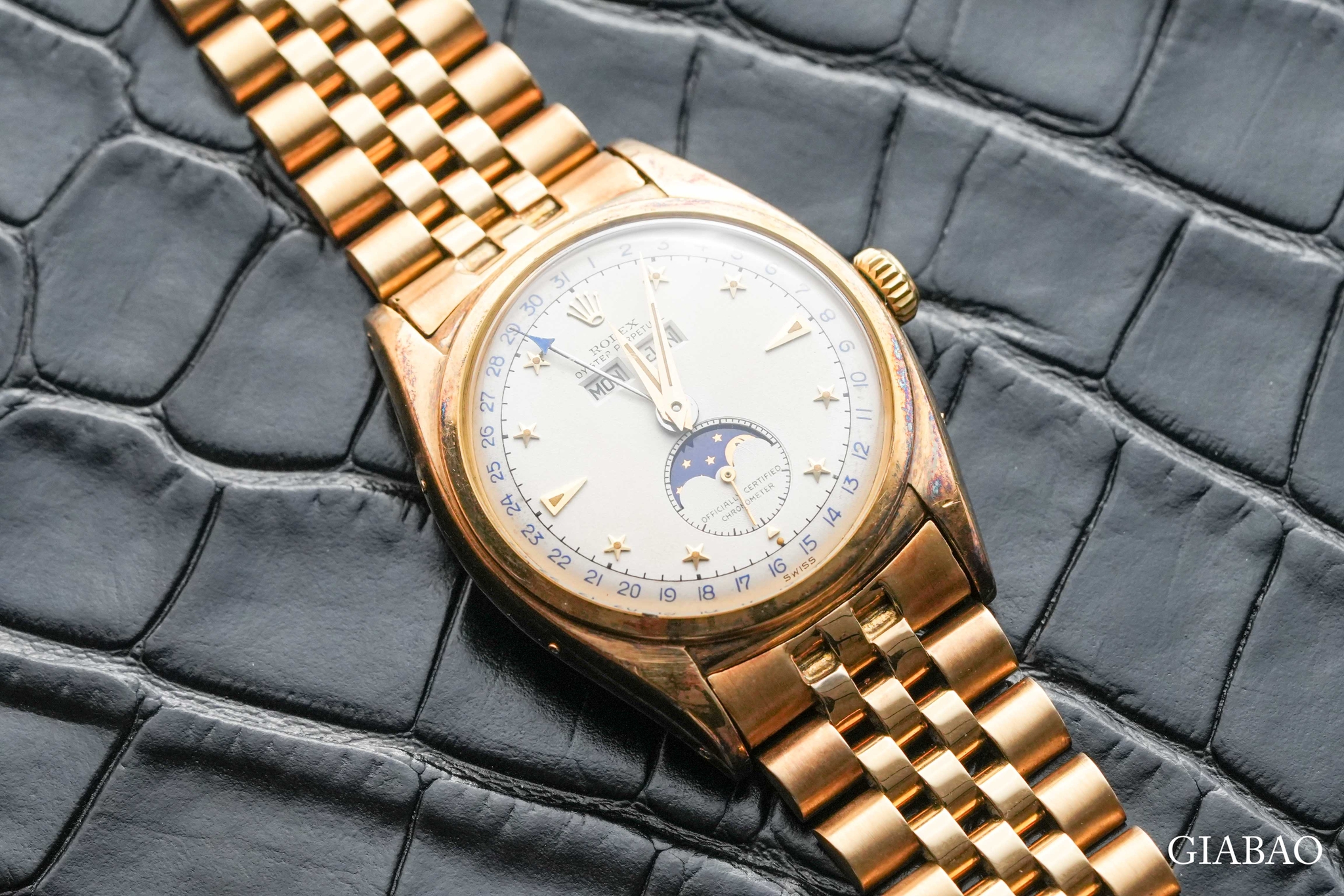 Rolex 6062 Stelline vàng vàng với mặt số bạc, lịch trăng và dây kim loại vàng