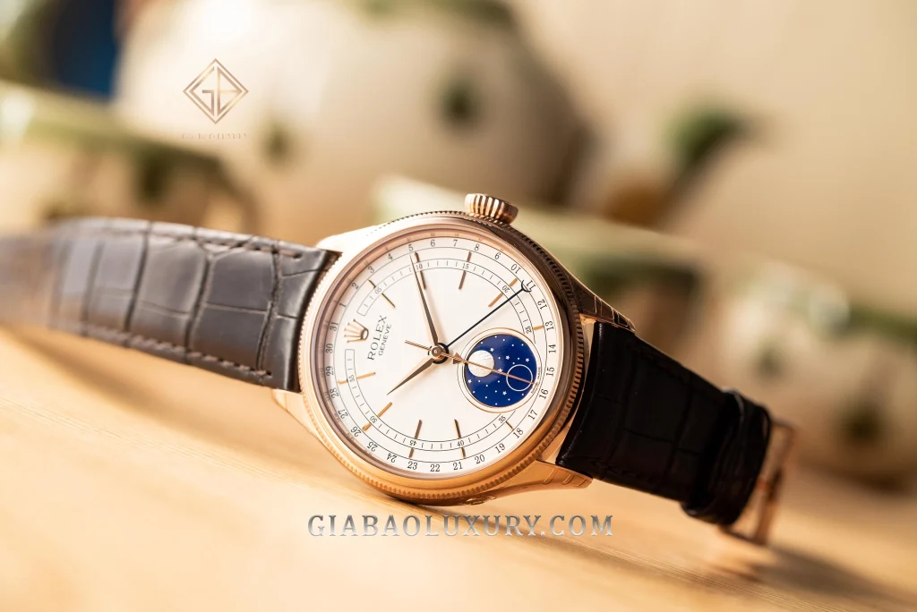 Rolex Cellini 50535 và Jaeger-LeCoultre Q1552540: Jaeger-LeCoultre Master Calendar mặt thiên thạch