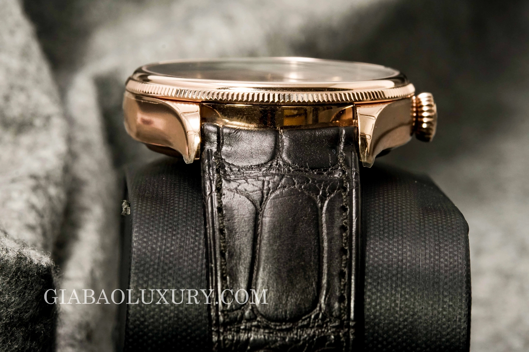 Rolex Cellini Dual Time 50525: múi giờ thứ hai: cạnh vỏ vàng Everose 39 mm