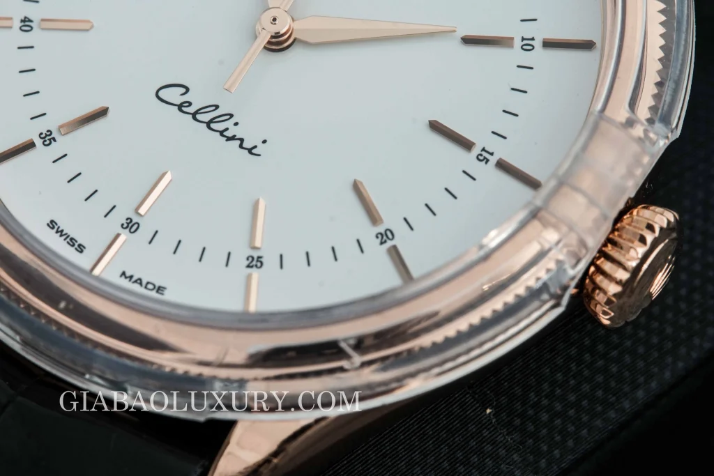 Rolex Cellini Time 50505: ba kim trong vỏ Everose: vành đôi dạng vòm và khía cùng núm chỉnh