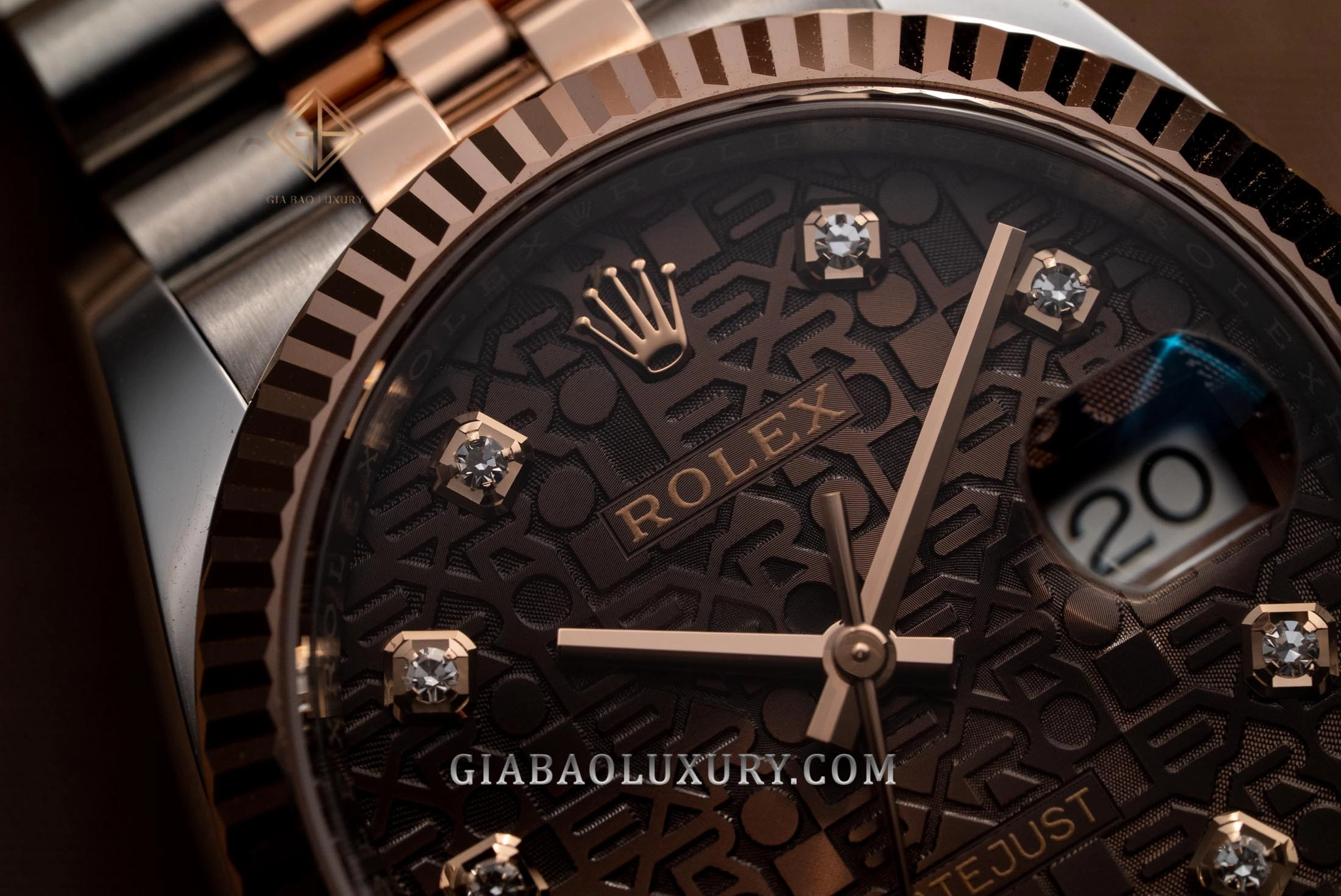 Rolex Datejust 36 Ref. 126231: Everose Rolesor: mặt số họa tiết và cọc giờ kim cương