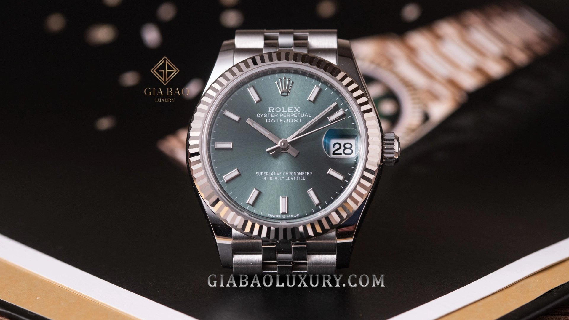 Rolex Datejust 31 Ref. 278274: mặt số xanh và vành khía của Ref. 278274