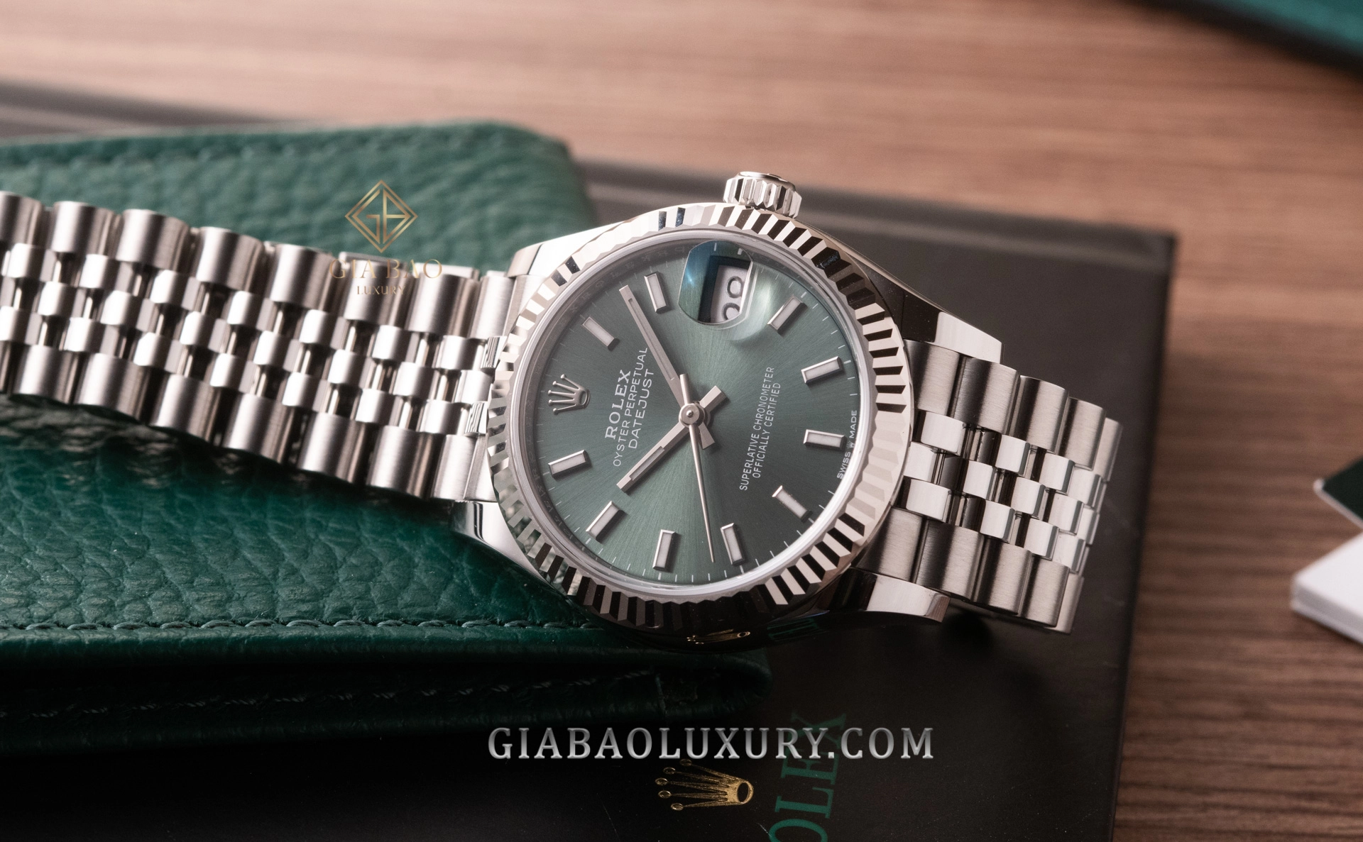 Rolex Datejust 31 Ref. 278274: cửa sổ lịch ngày trên Rolex Datejust 31