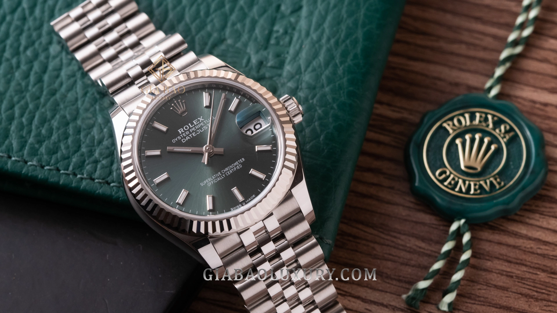 Rolex Datejust 31 Ref. 278274: vành vàng trắng và dây Jubilee của Datejust 31