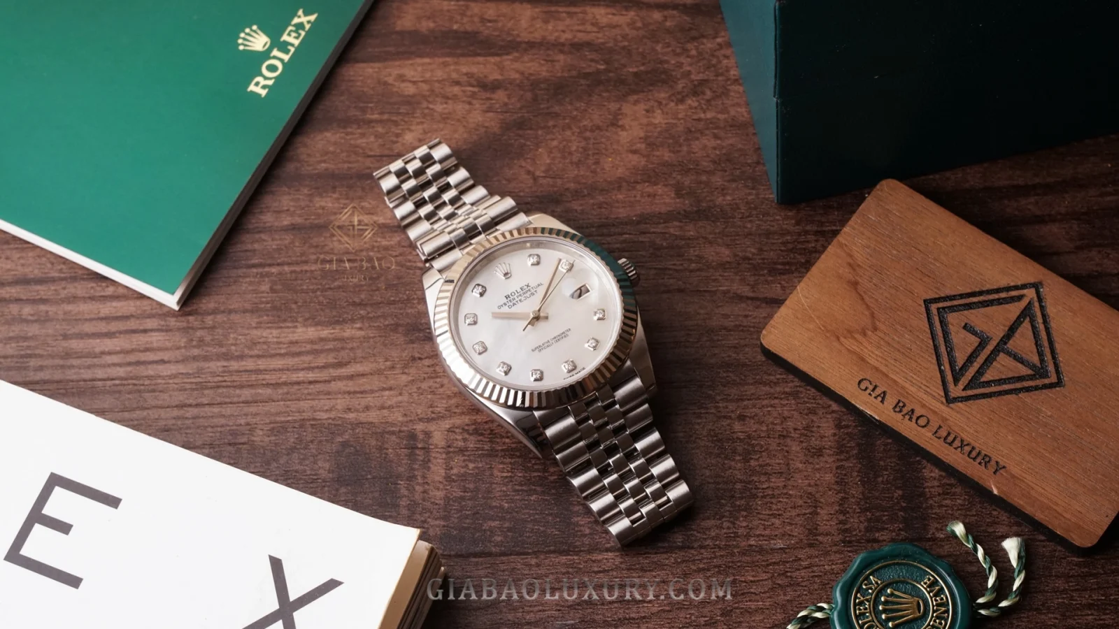 Rolex Datejust 41 Ref. 126334 mặt xà cừ trắng