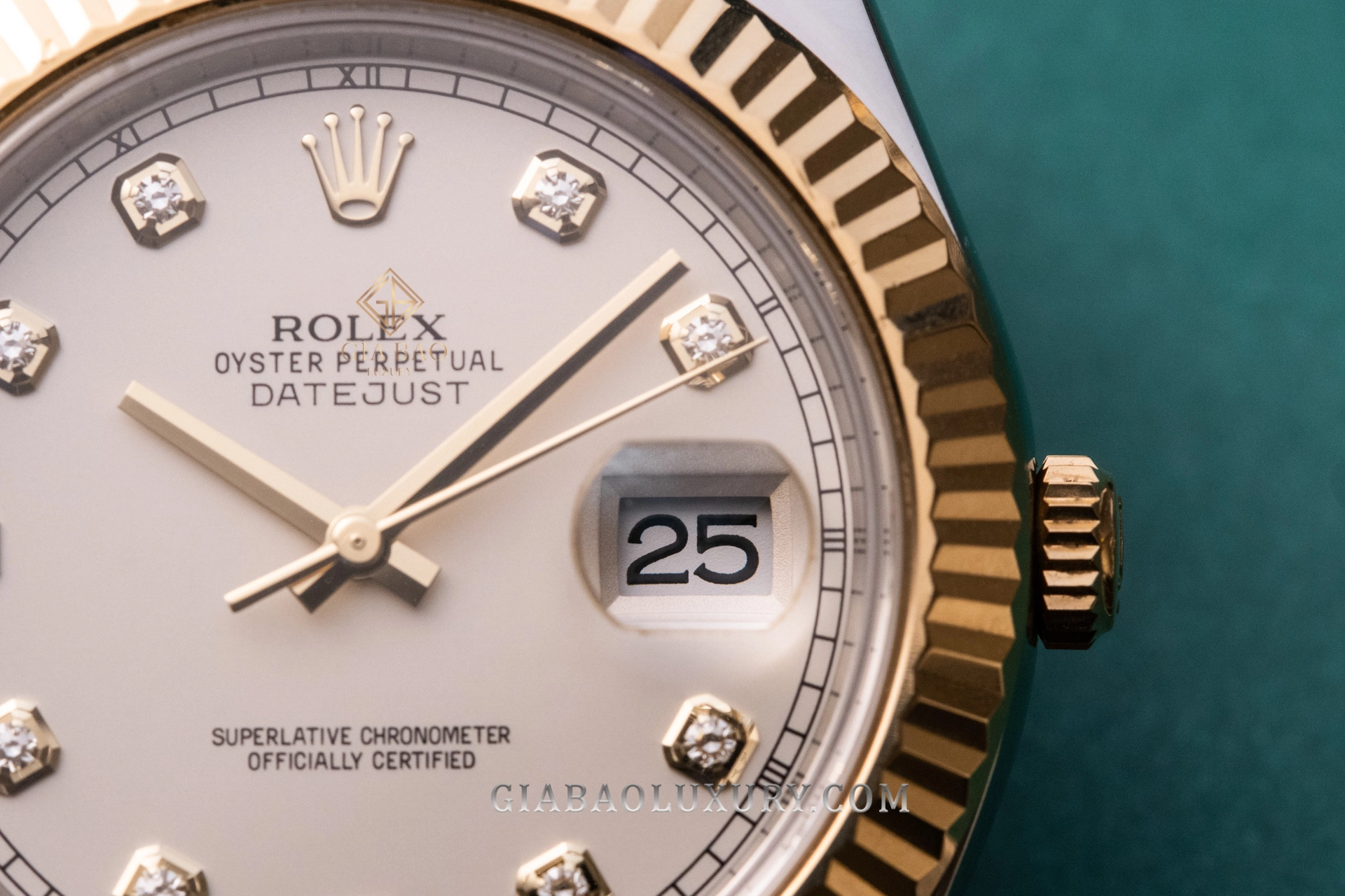 Rolex Datejust II 116333 mặt số Ivory: mặt số Ivory, lịch Cyclops và cọc kim cương