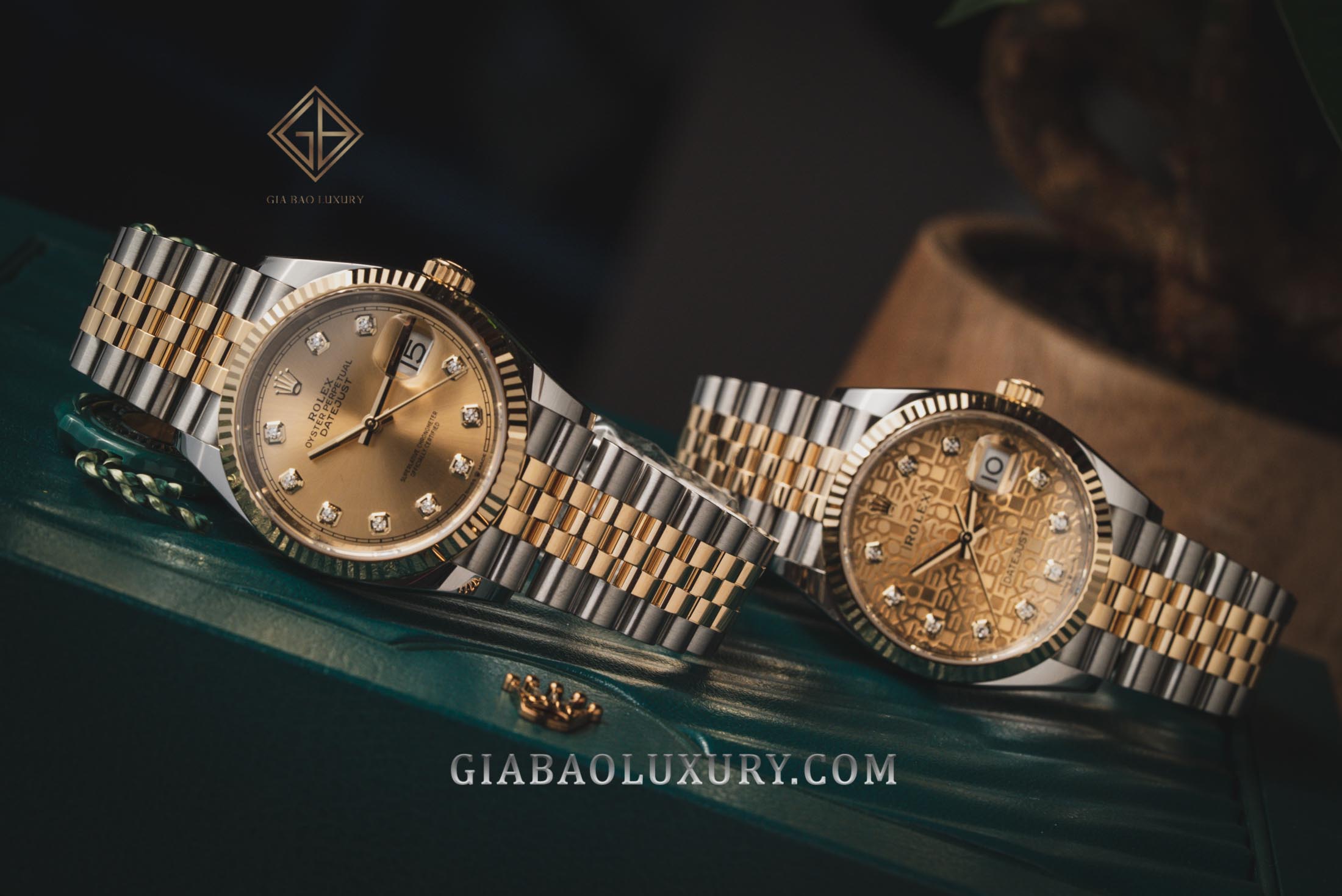 Mặt số Rolex Datejust: Jubilee motif và chải tia khác gì?: hai mặt số Rolex Datejust vân Jubilee và chải tia đặt cạnh nhau