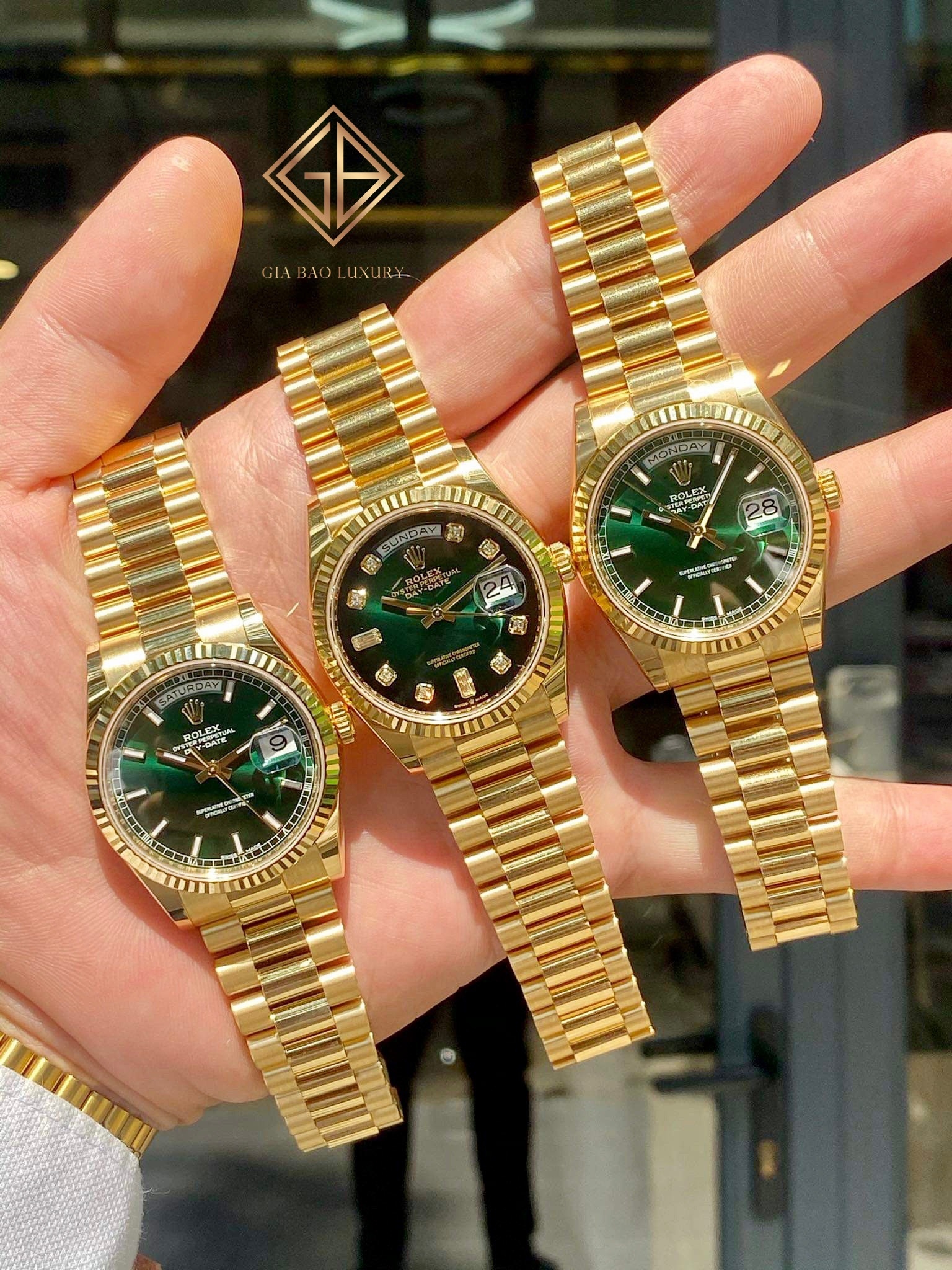 Rolex Day-Date 118238 và 128238: khác biệt nằm ở calibre: mặt số xanh cùng cửa sổ lịch thứ và lịch ngày