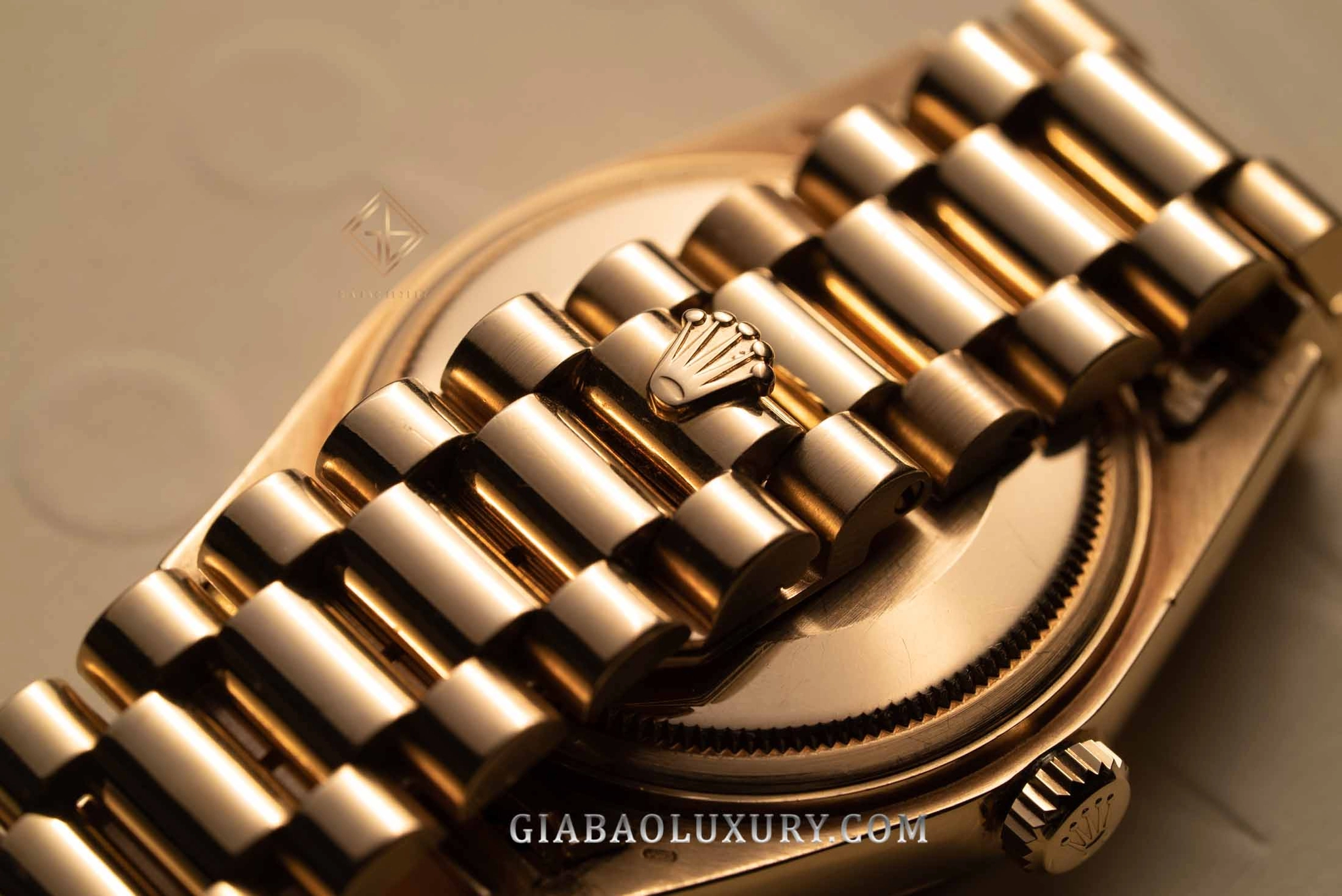 Rolex Day-Date 36 Ref. 18038 mặt số gỗ burr: dây President, đáy vỏ và núm Twinlock bằng vàng vàng